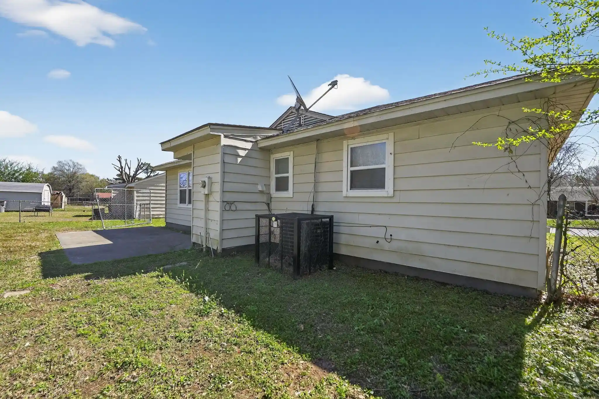 Homes for sale in Memphis, TN | 4983 Appleville Rd, Memphis, TN 38109 | MLS# 10217592