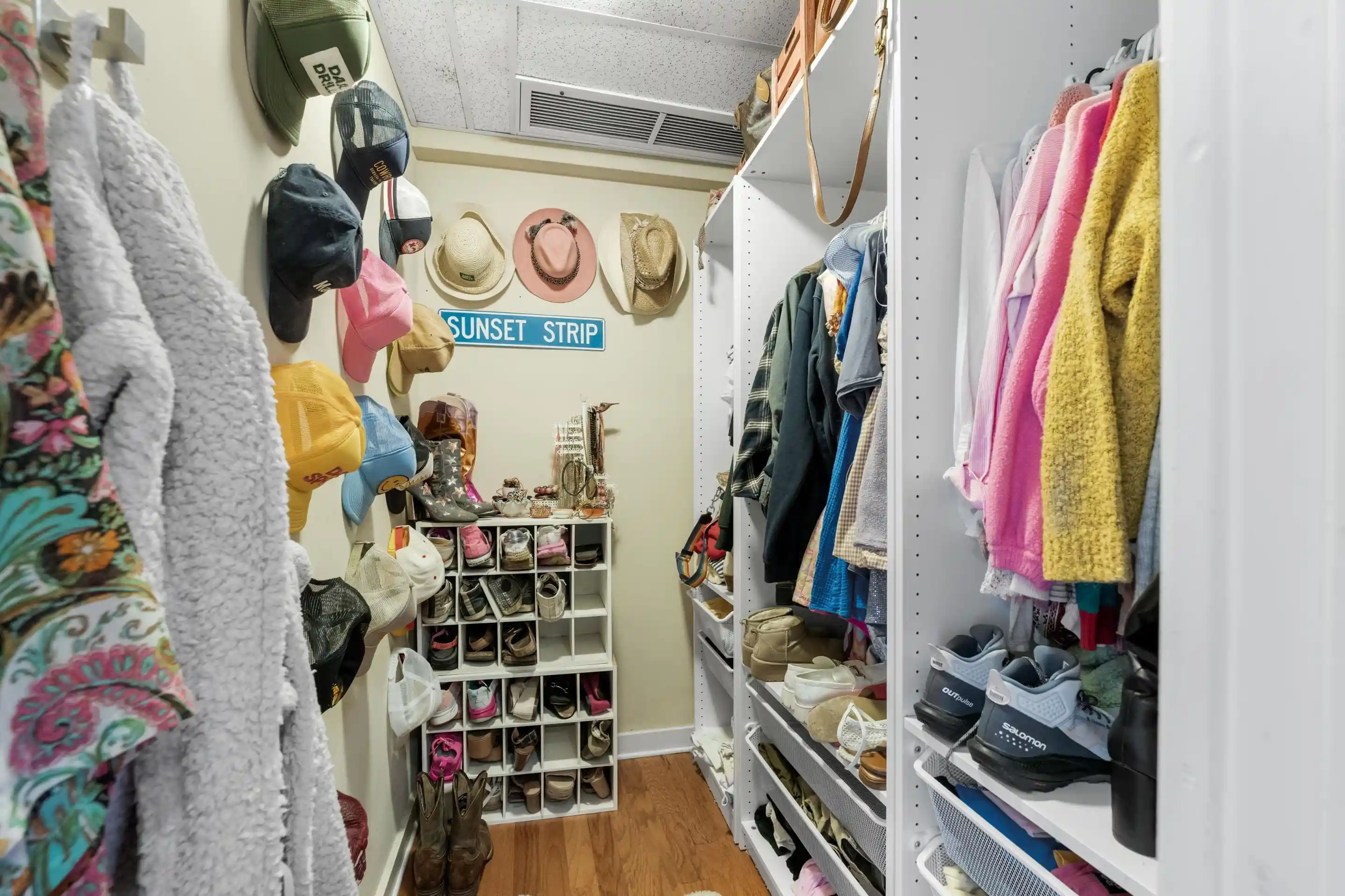 Photo 3 of Townhouse for sale at 2195 Poplar Ave #207, Memphis, TN 38104 | MLS# 10217600 | Listing updated on 2026-10-01