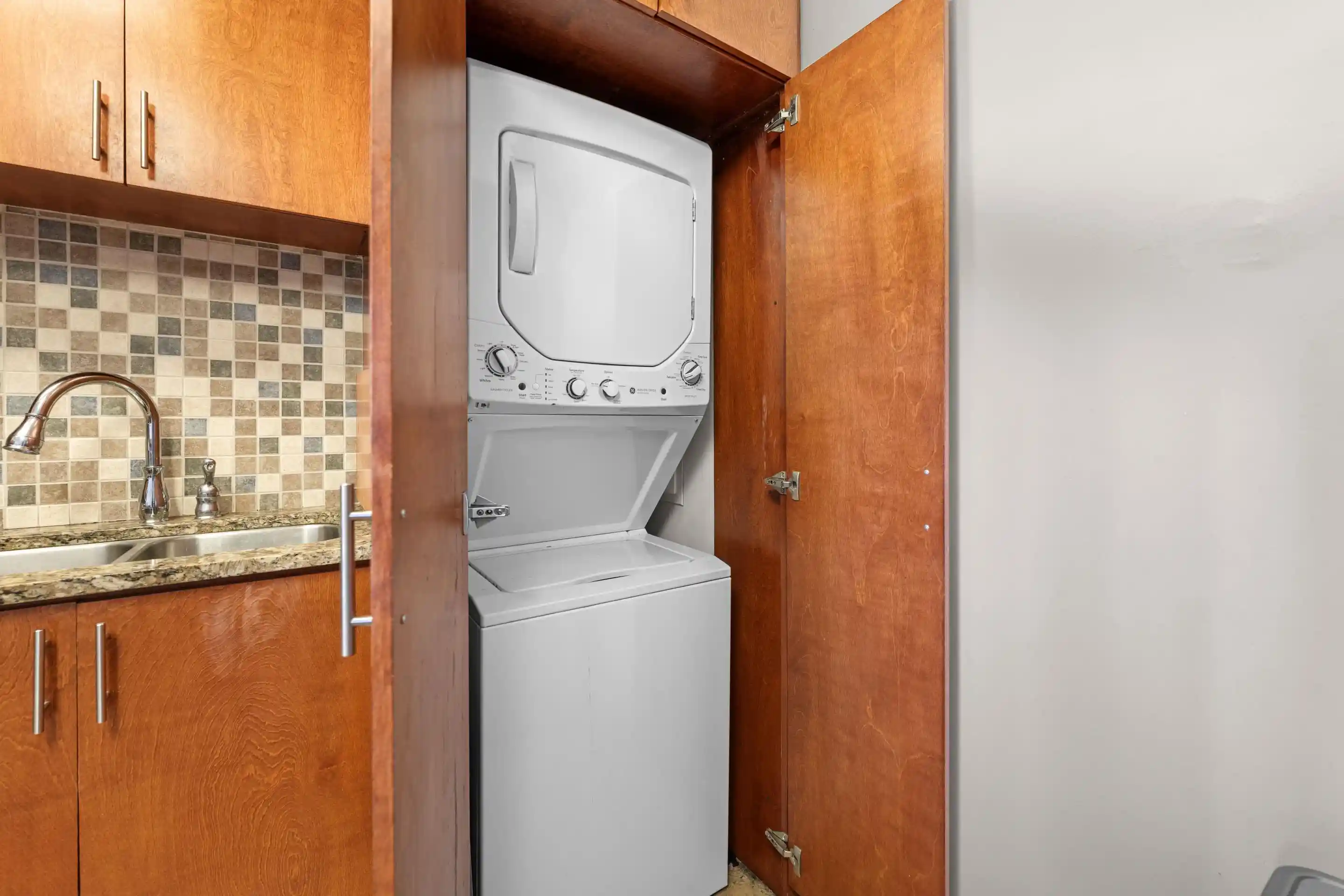 Photo 4 of Townhouse for sale at 2195 Poplar Ave #207, Memphis, TN 38104 | MLS# 10217600 | Listing updated on 2026-10-01