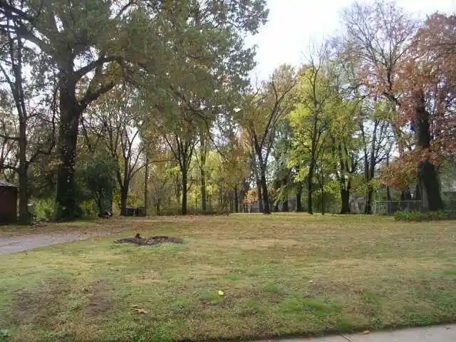 Photo 1 of Sale Pending at 1367 E Mclemore Ave, Memphis, TN 38106 | MLS# 10217929 | Listing updated on 2026-05-09