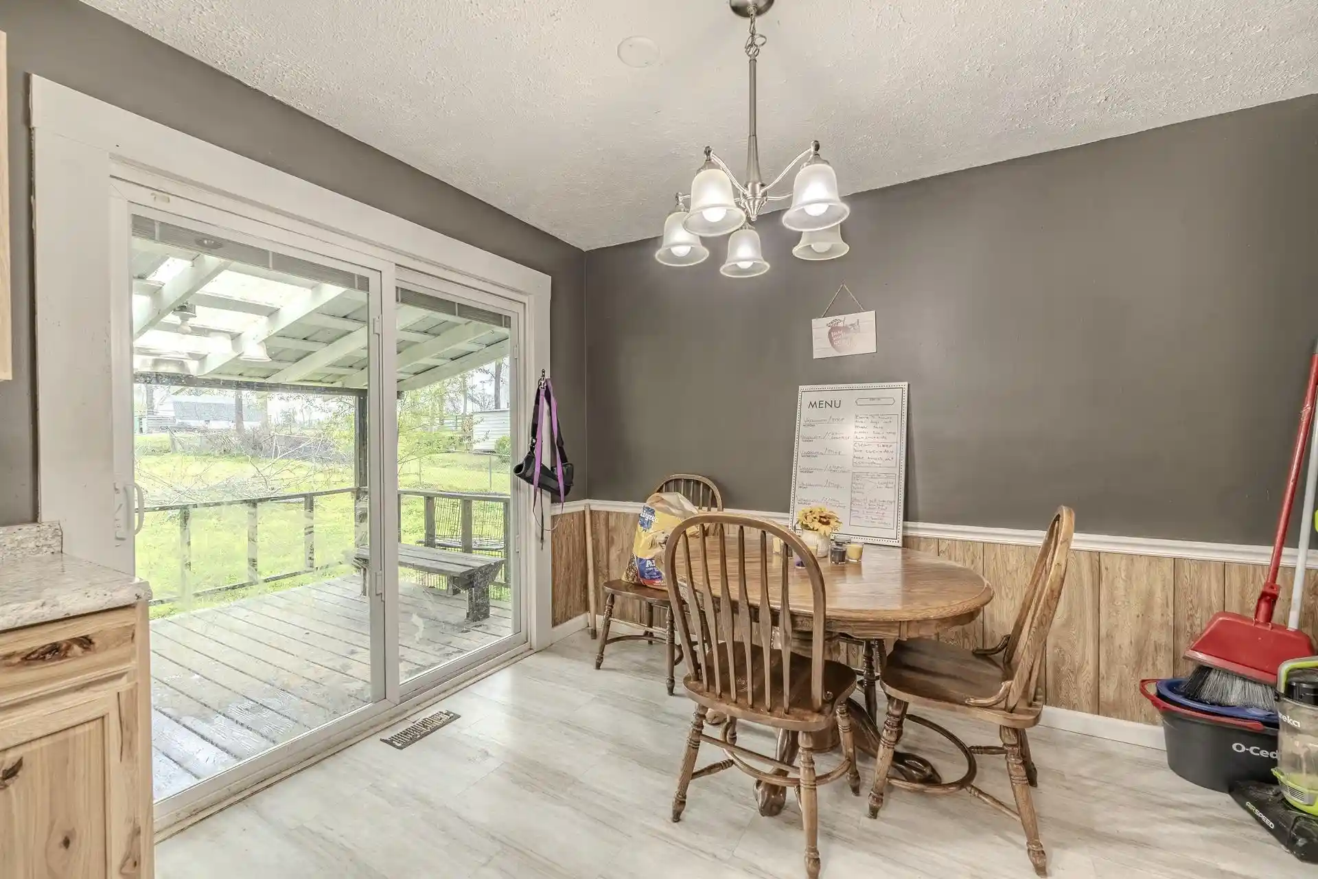Homes for sale in Savannah, TN | 235 Parkview Dr, Savannah, TN 38372 | MLS# 10218081