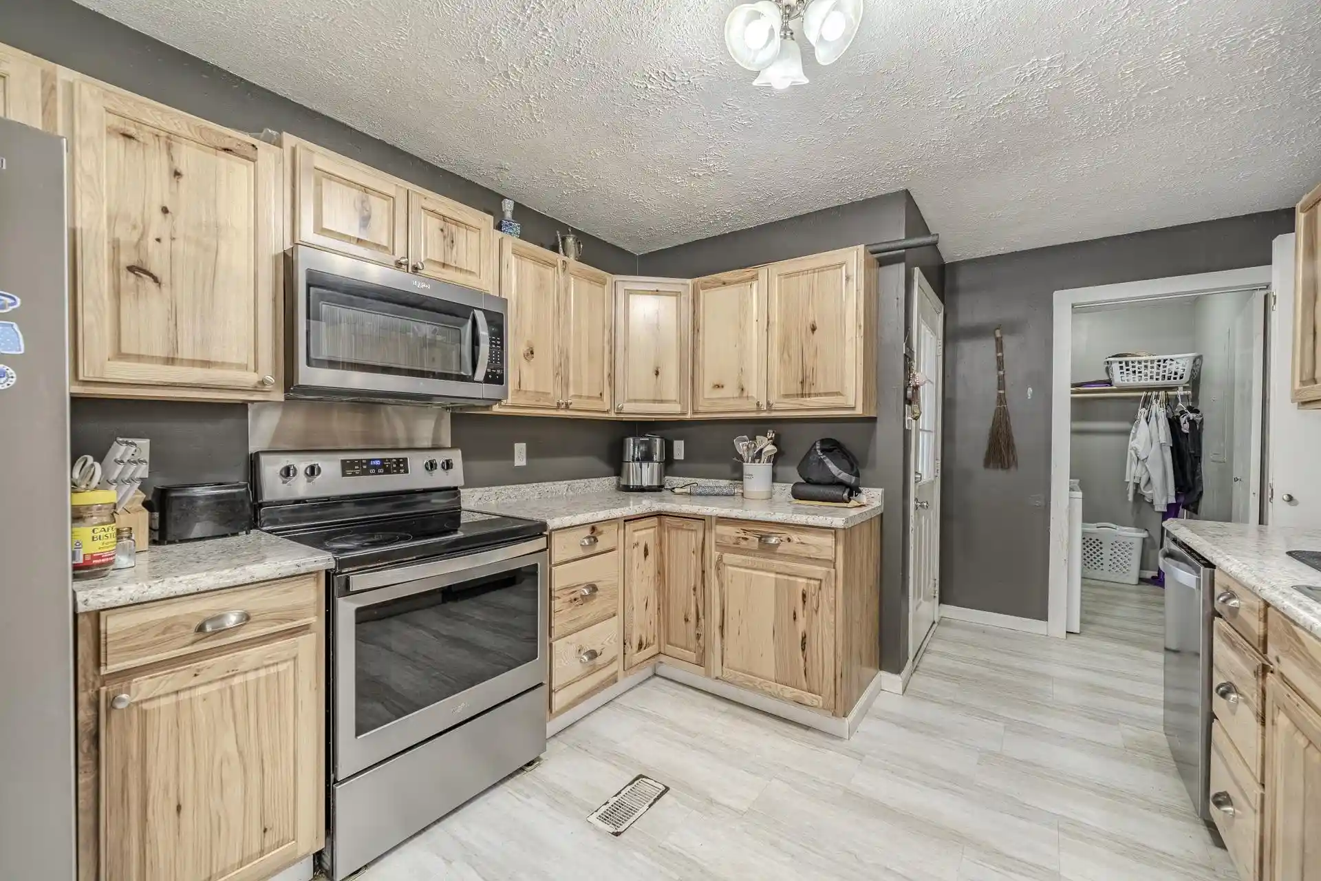 Homes for sale in Savannah, TN | 235 Parkview Dr, Savannah, TN 38372 | MLS# 10218081