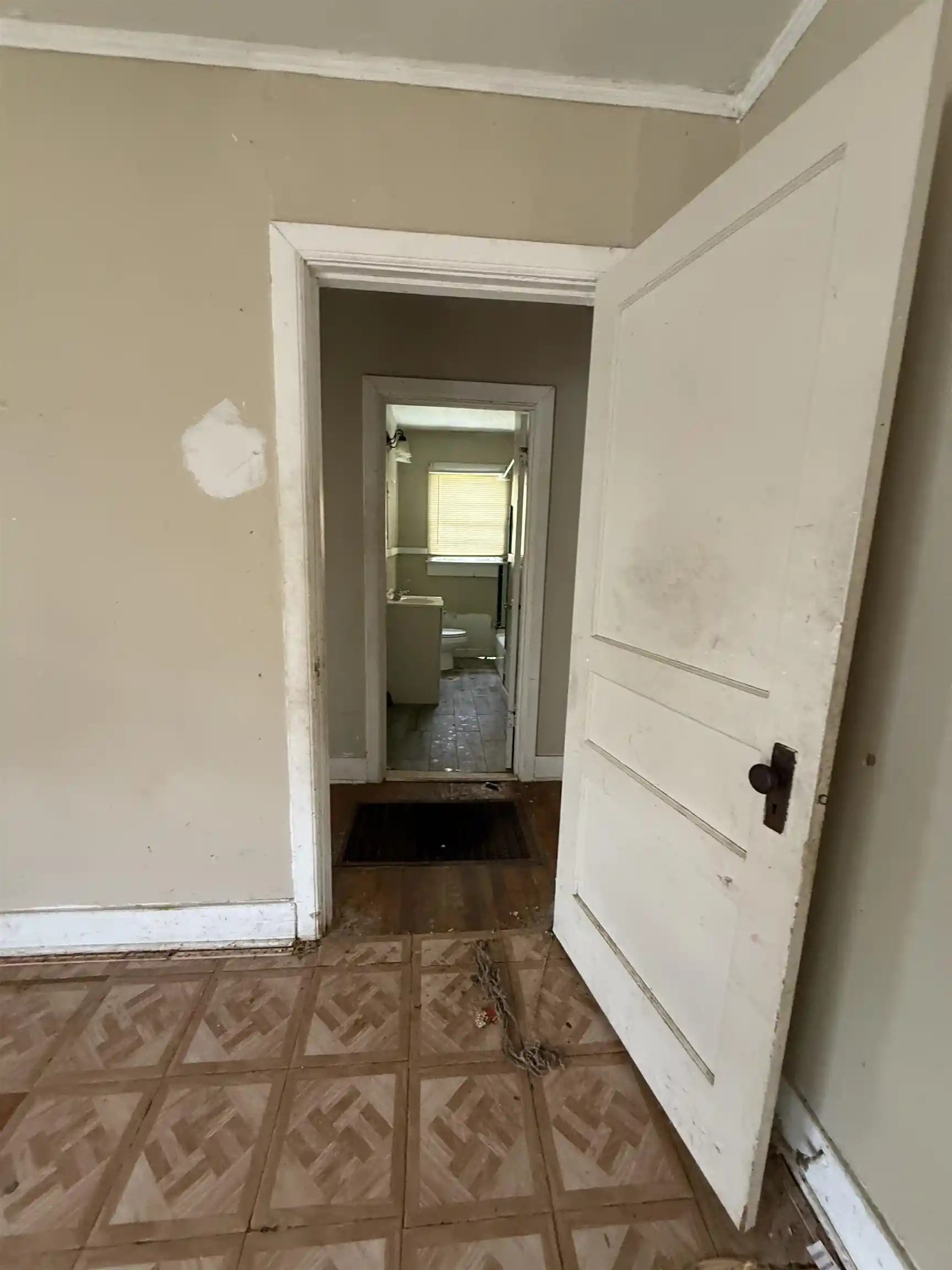 Photo 3 of Sale Pending at 66 E Rollins Rd, Memphis, TN 38109 | MLS# 10218354 | Listing updated on 2026-05-13