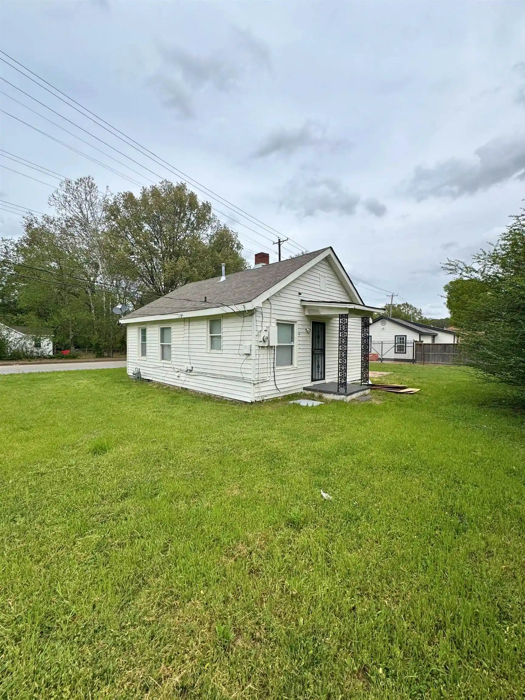 Photo 3 of Single family home for sale at 695 Marsh Ave, Memphis, TN 38127 | MLS# 10218494 | Listing updated on 2026-04-04