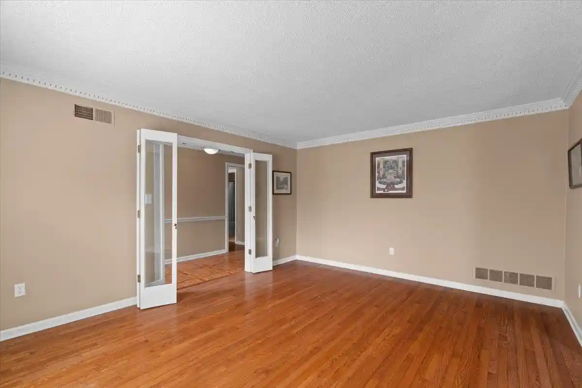 3rd image of 7764 Cross Village Dr, Germantown, TN 38138 | MLS# 10218549