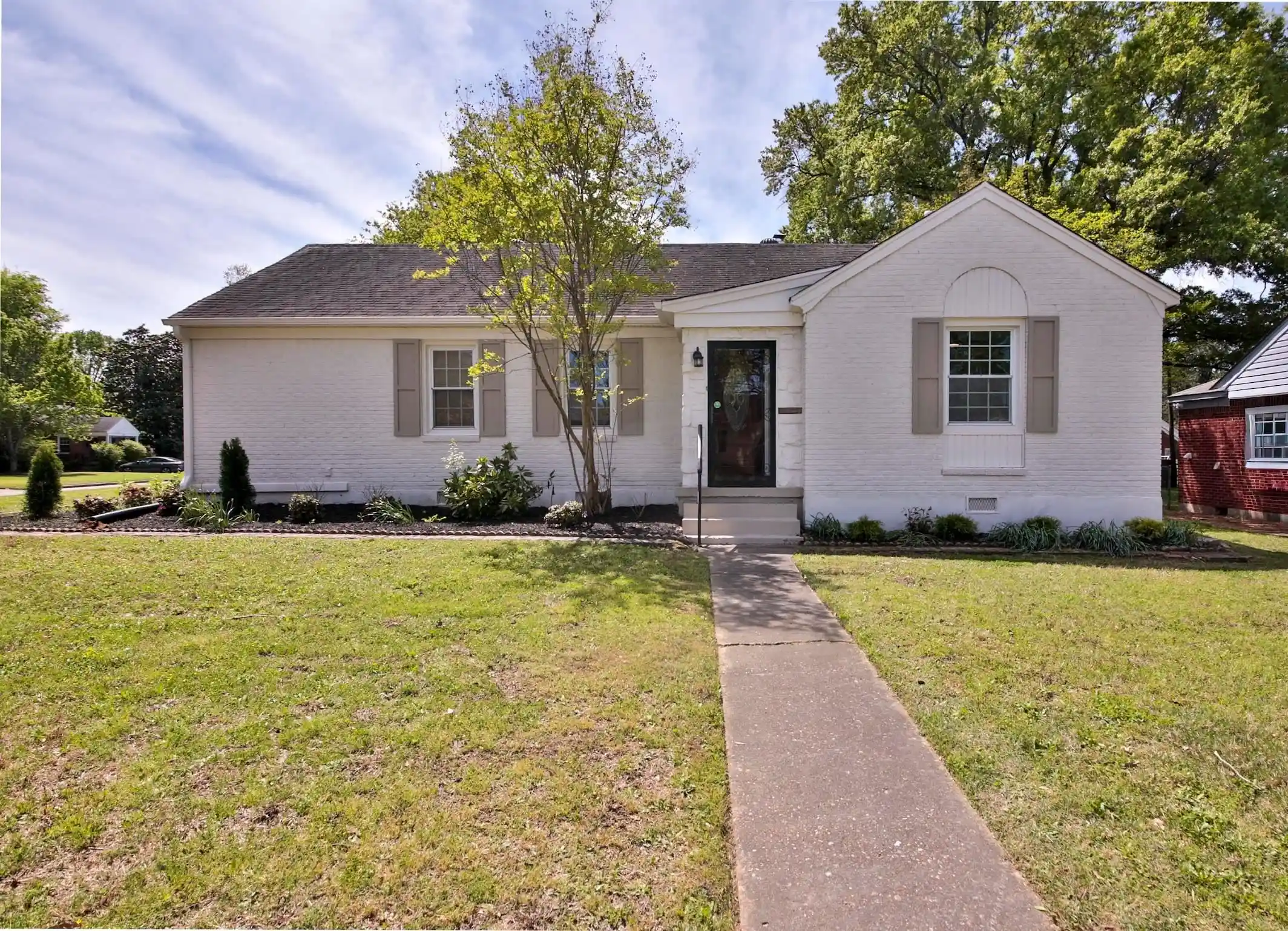 Single family home for sale at 4869 Southern Rd, Memphis, TN 38117 | MLS# 10218692