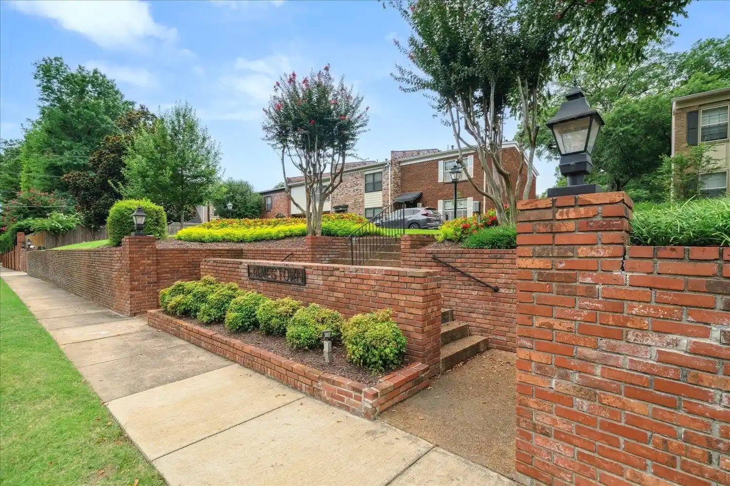 Townhouse for sale at 435 N Highland St #2, Memphis, TN 38122 | MLS# 10218734