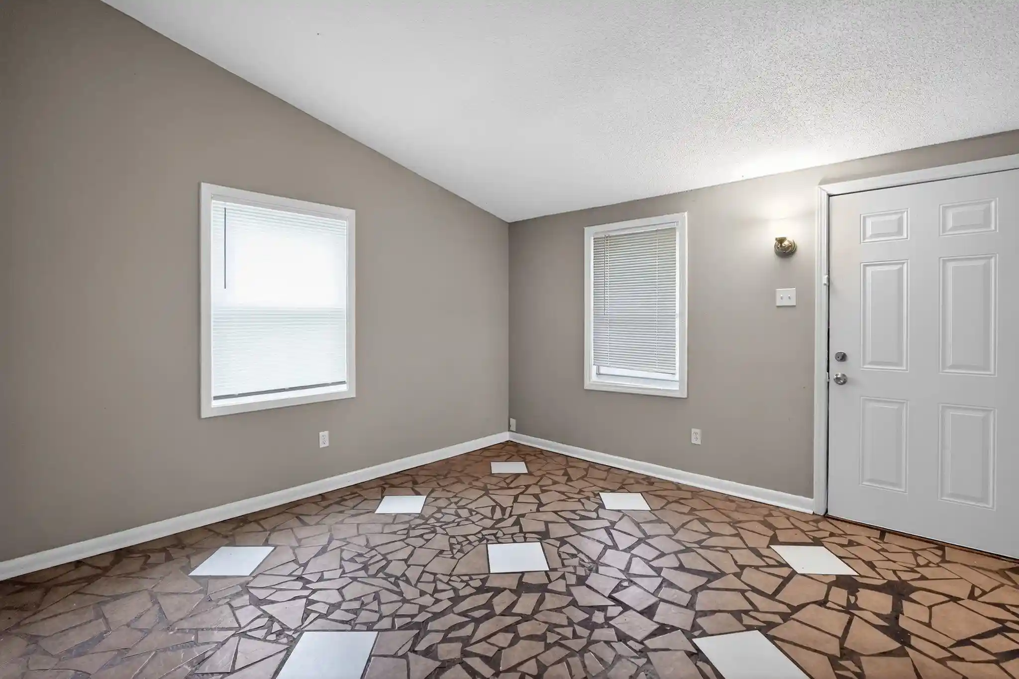 Photo 4 of Sale Pending at 794 Margie Dr, Memphis, TN 38127 | MLS# 10218880 | Listing updated on 2026-09-11