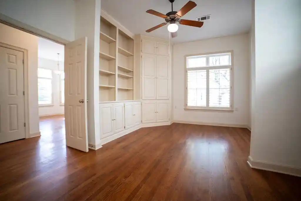 Photo 2 of Single family home for sale at 137 Harbor Point Ln, Memphis, TN 38103 | MLS# 10218979 | Listing updated on 2026-09-06