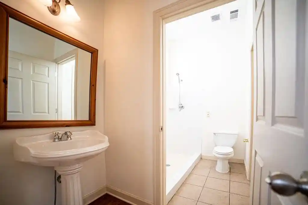 Photo 2 of Single family home for sale at 137 Harbor Point Ln, Memphis, TN 38103 | MLS# 10218979 | Listing updated on 2026-09-06