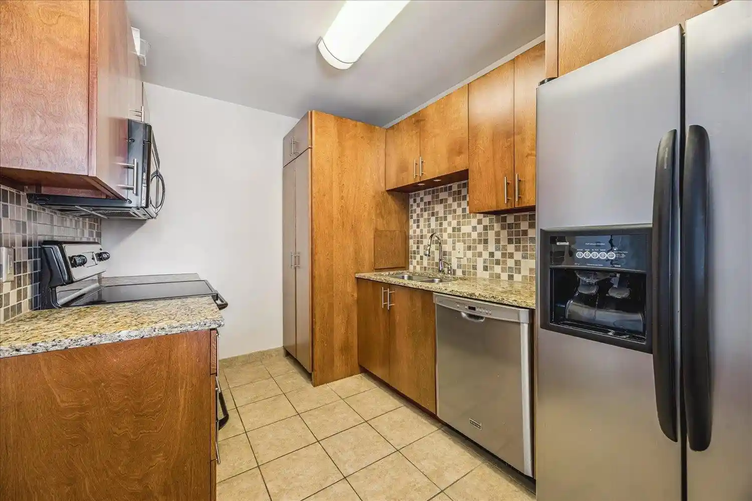 3rd image of 2195 Poplar Ave, Memphis, TN 38104