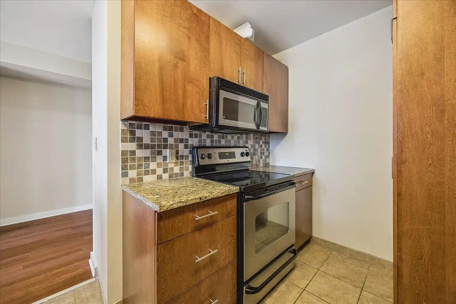 5th image of 2195 Poplar Ave, Memphis, TN 38104