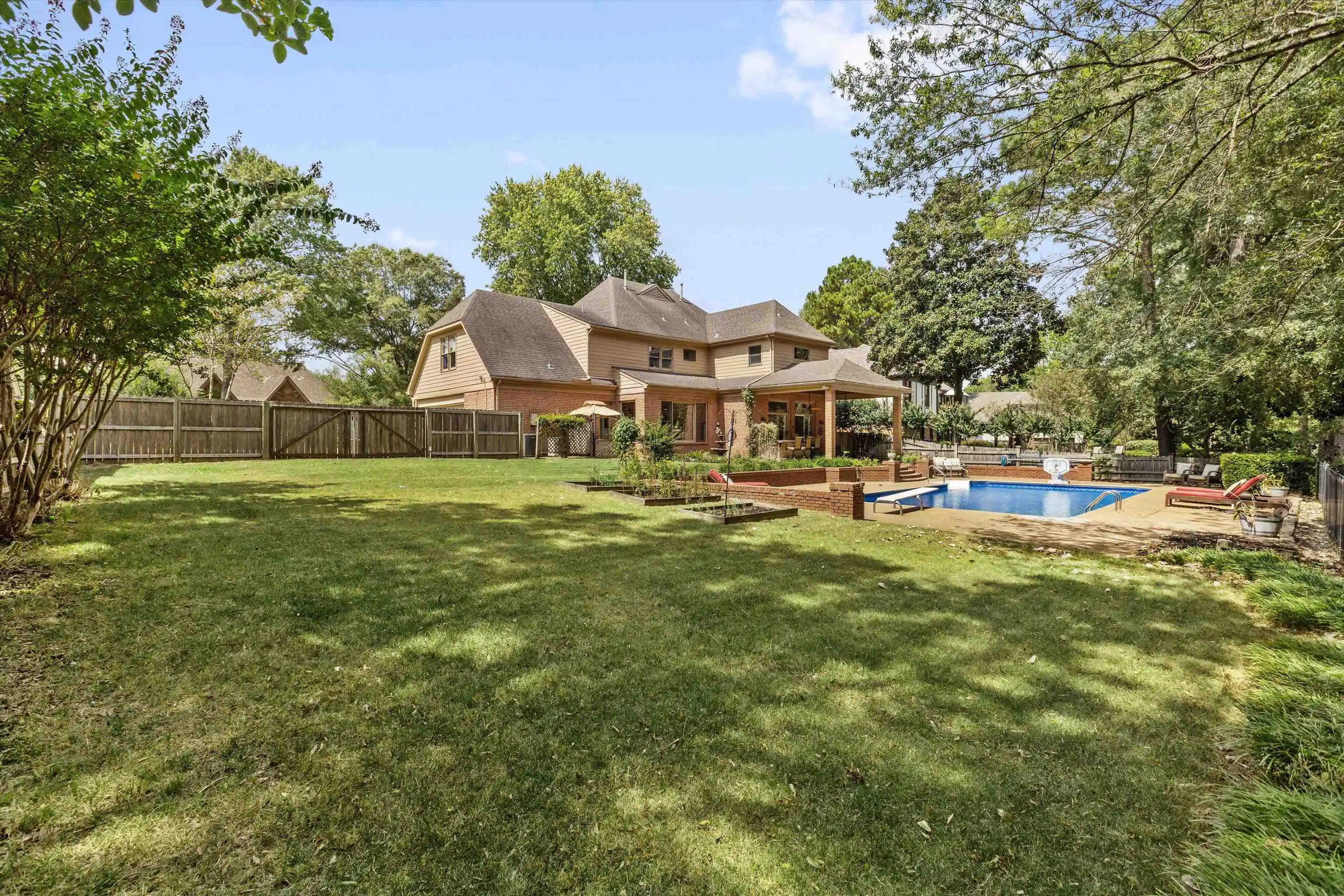 Photo 1 of Sale Pending at 2800 E Levee Oaks Dr, Collierville, TN 38017 | MLS# 10219105 | Listing updated on 2026-09-17