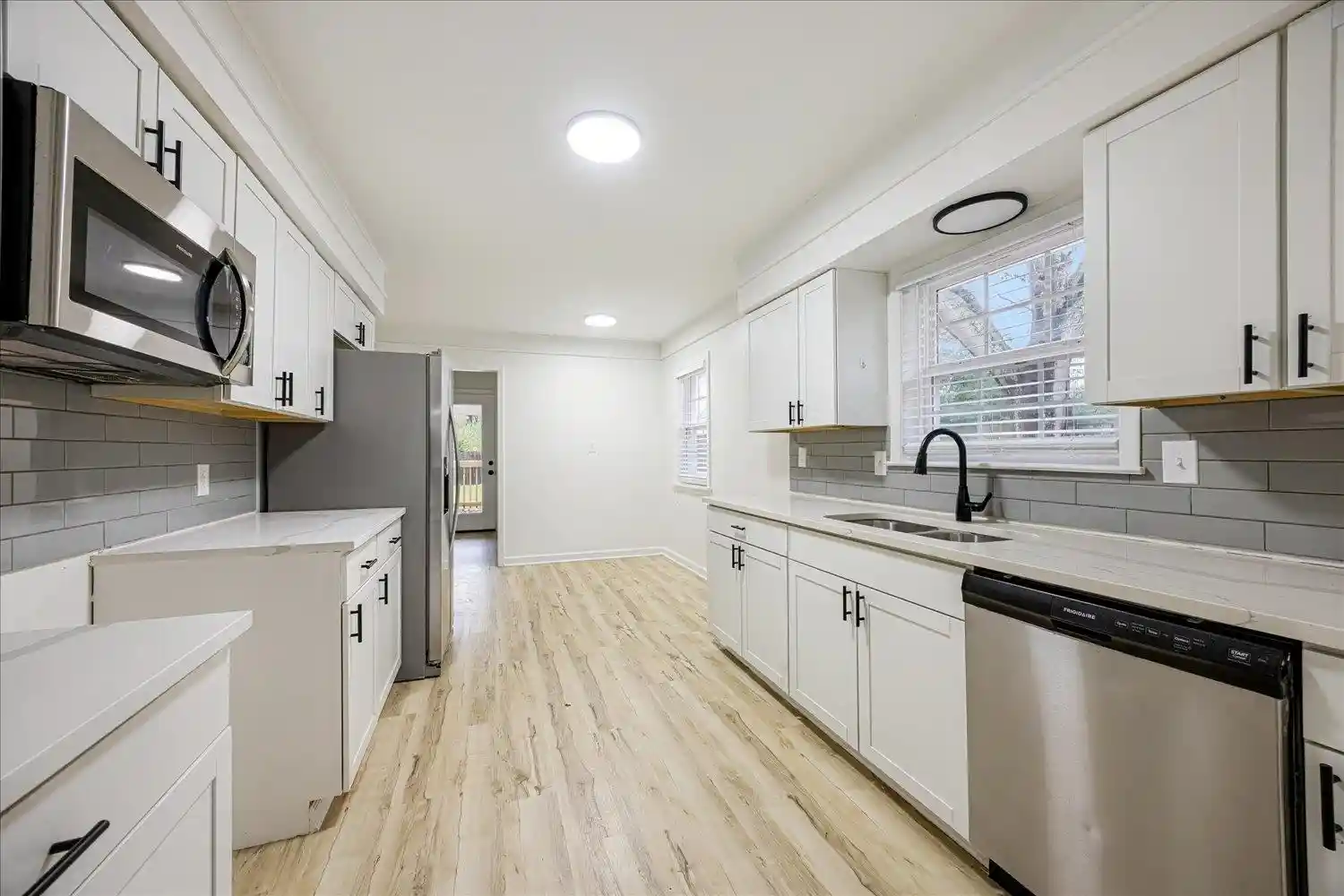 Photo 2 of Single family home for sale at 505 Eastbourne Pl, Memphis, TN 38117 | MLS# 10219211 | Listing updated on 2026-04-14