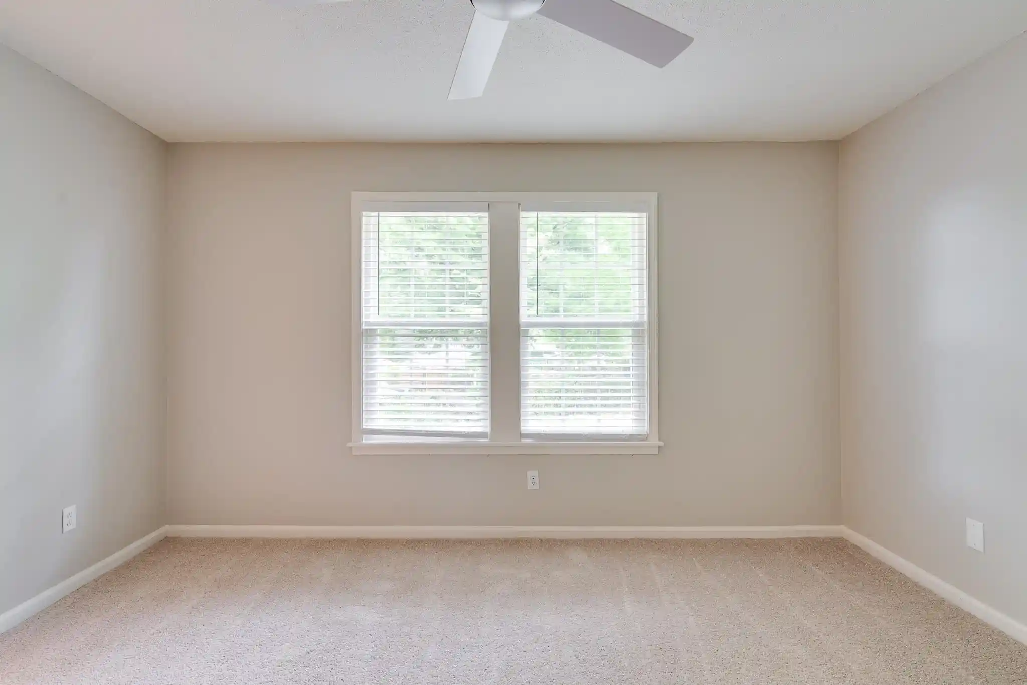 Photo 3 of Sale Pending at 4054 Stillwood Dr, Memphis, TN 38128 | MLS# 10219290 | Listing updated on 2026-09-07