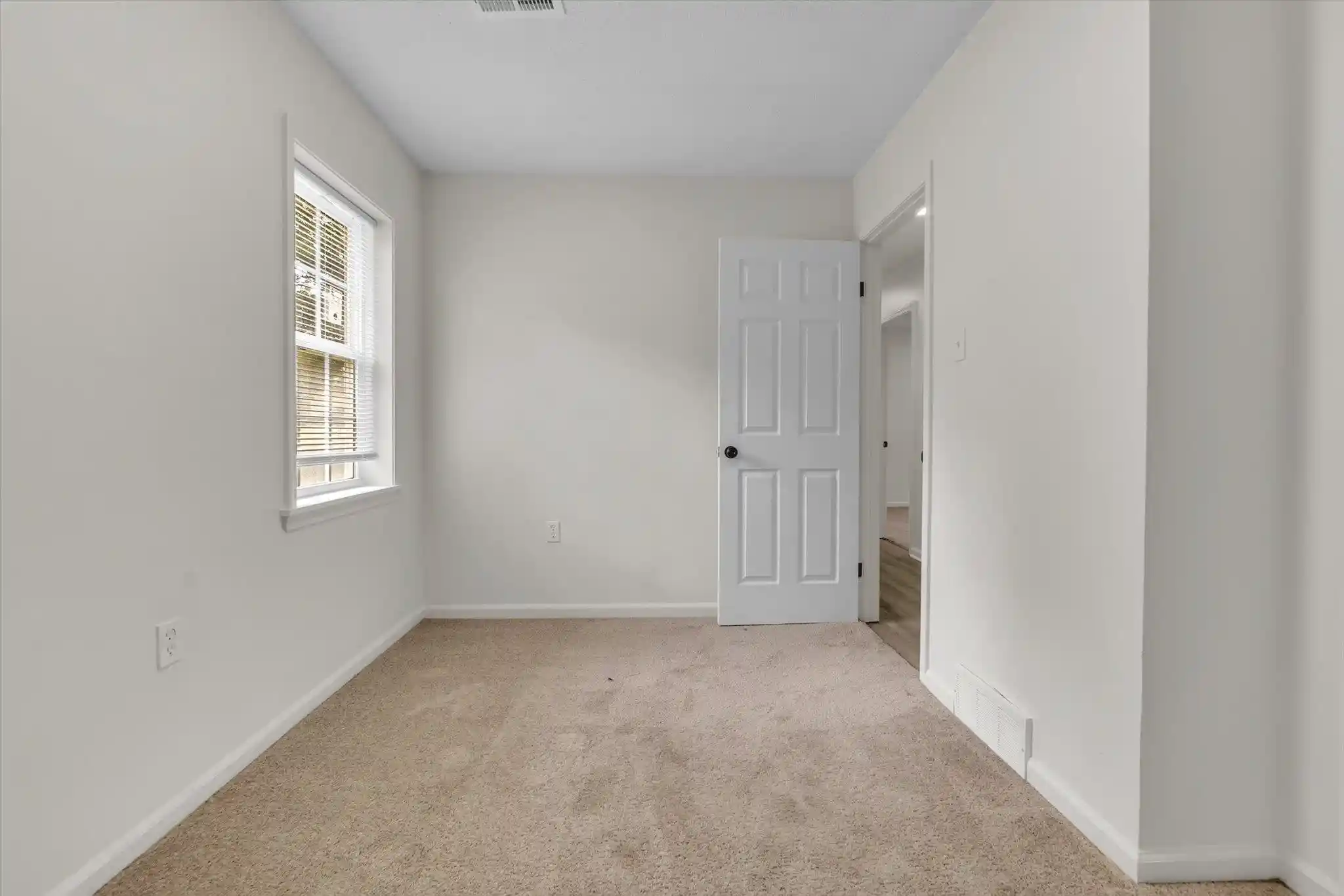 3rd image of 129 Tatlock Cir, Covington, TN 38019 | MLS# 10219340