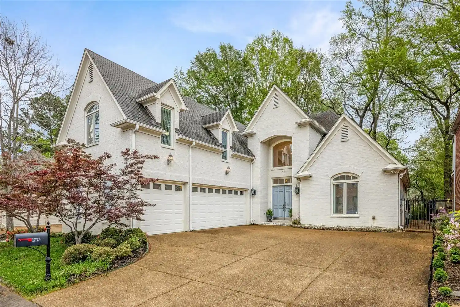 Photo 1 of Sale Pending at 1073 Humphrey Oaks Cir, Memphis, TN 38120 | MLS# 10219387 | Listing updated on 2026-08-19
