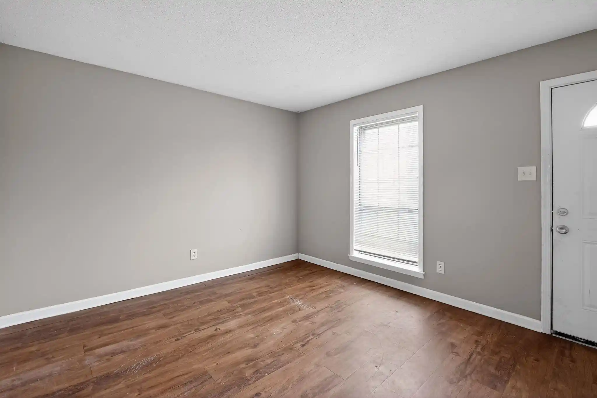 Photo 2 of Sale Pending at 4094 Double Tree Rd, Memphis, TN 38109 | MLS# 10219438 | Listing updated on 2026-09-11