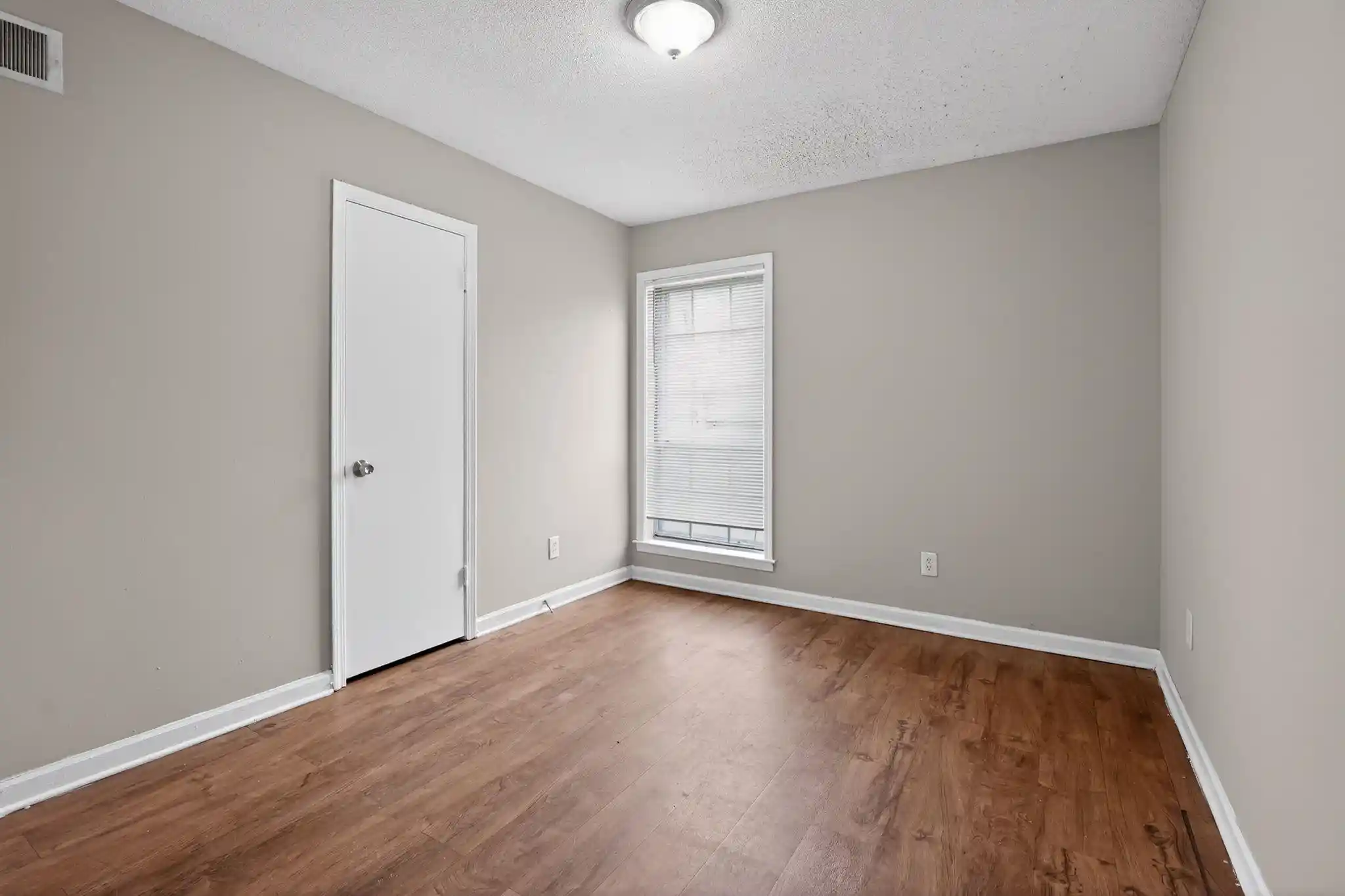 Photo 3 of Sale Pending at 4094 Double Tree Rd, Memphis, TN 38109 | MLS# 10219438 | Listing updated on 2026-09-11