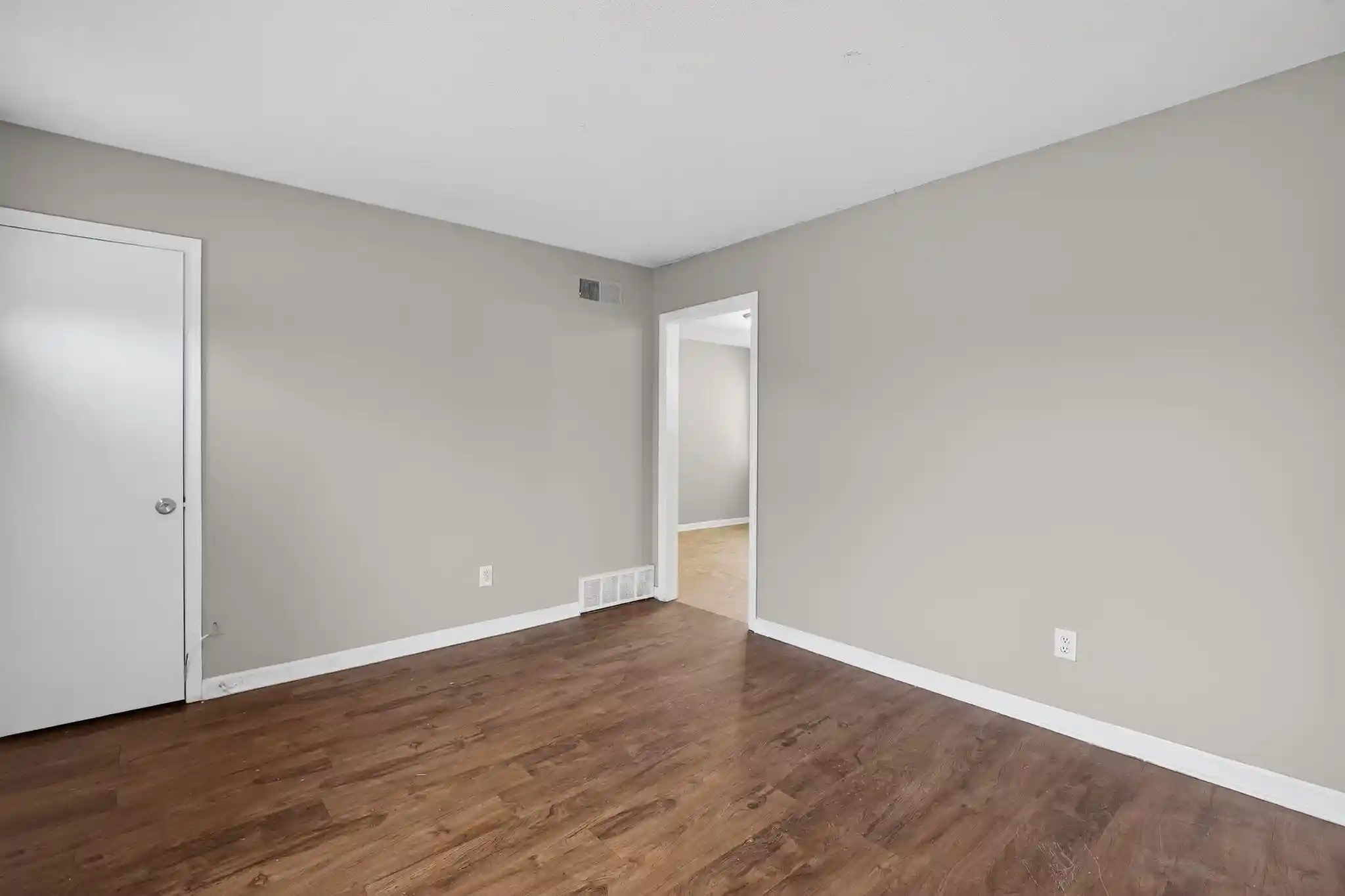 Photo 3 of Sale Pending at 4094 Double Tree Rd, Memphis, TN 38109 | MLS# 10219438 | Listing updated on 2026-09-11