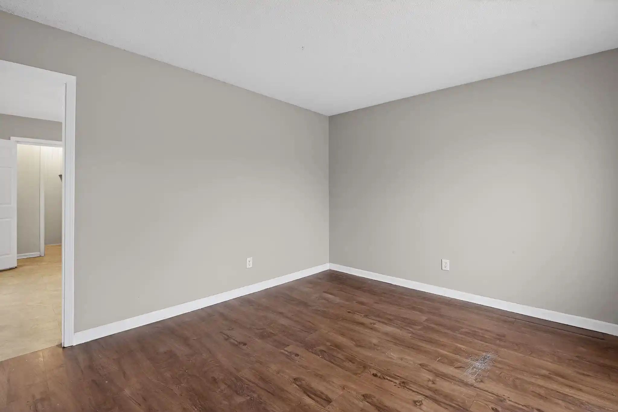 Photo 4 of Sale Pending at 4094 Double Tree Rd, Memphis, TN 38109 | MLS# 10219438 | Listing updated on 2026-09-11