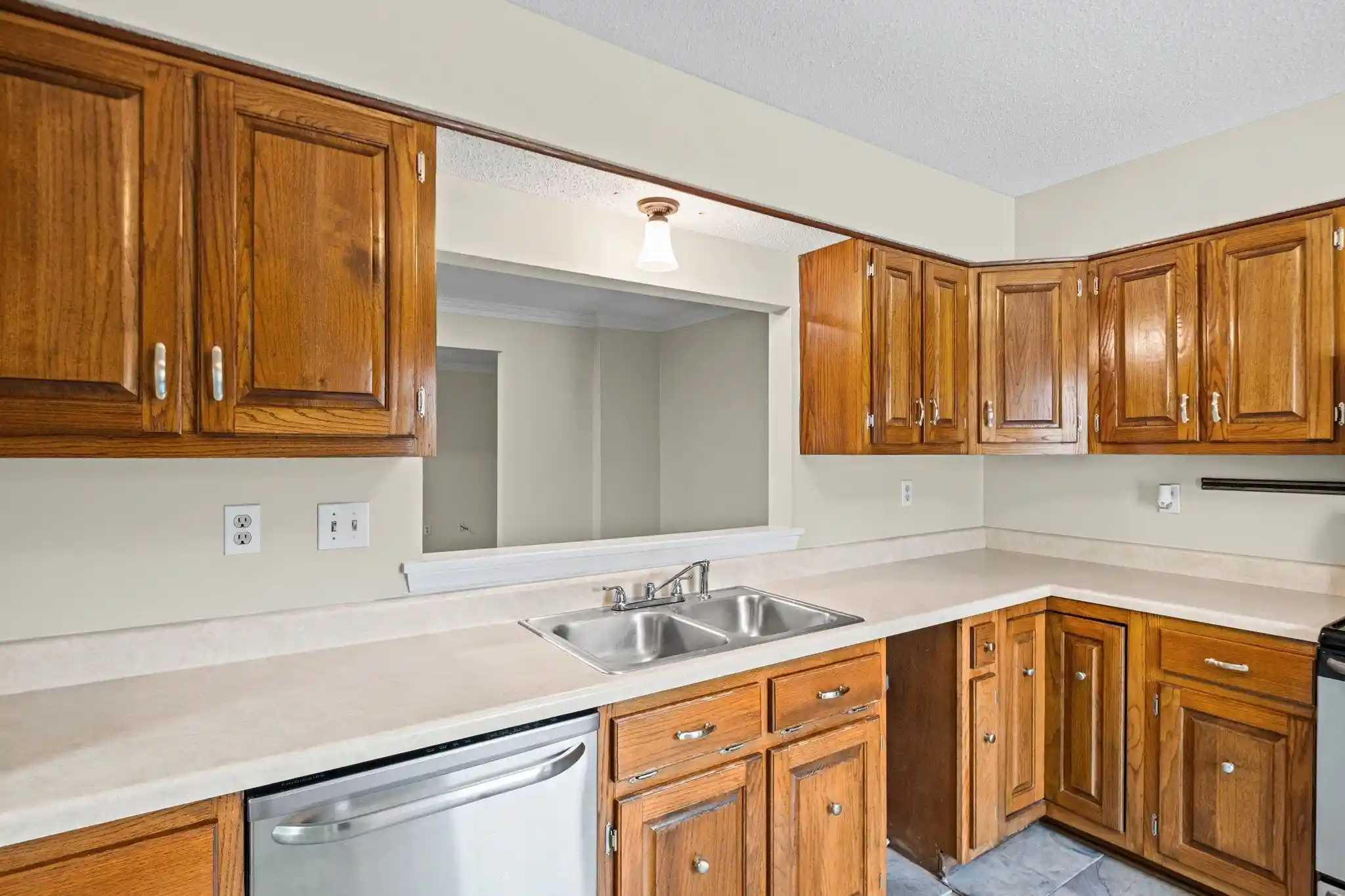 2nd image of 1040 Park Court Dr, Memphis, TN 38119 | MLS# 10219500