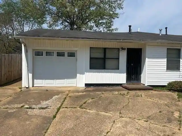 Homes for sale in Memphis, TN | 386 Mcfarland Dr, Memphis, TN 38109 | MLS# 10219517