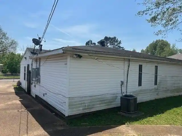 Photo 3 of Single family home for sale at 386 Mcfarland Dr, Memphis, TN 38109 | MLS# 10219517 | Listing updated on 2026-09-24