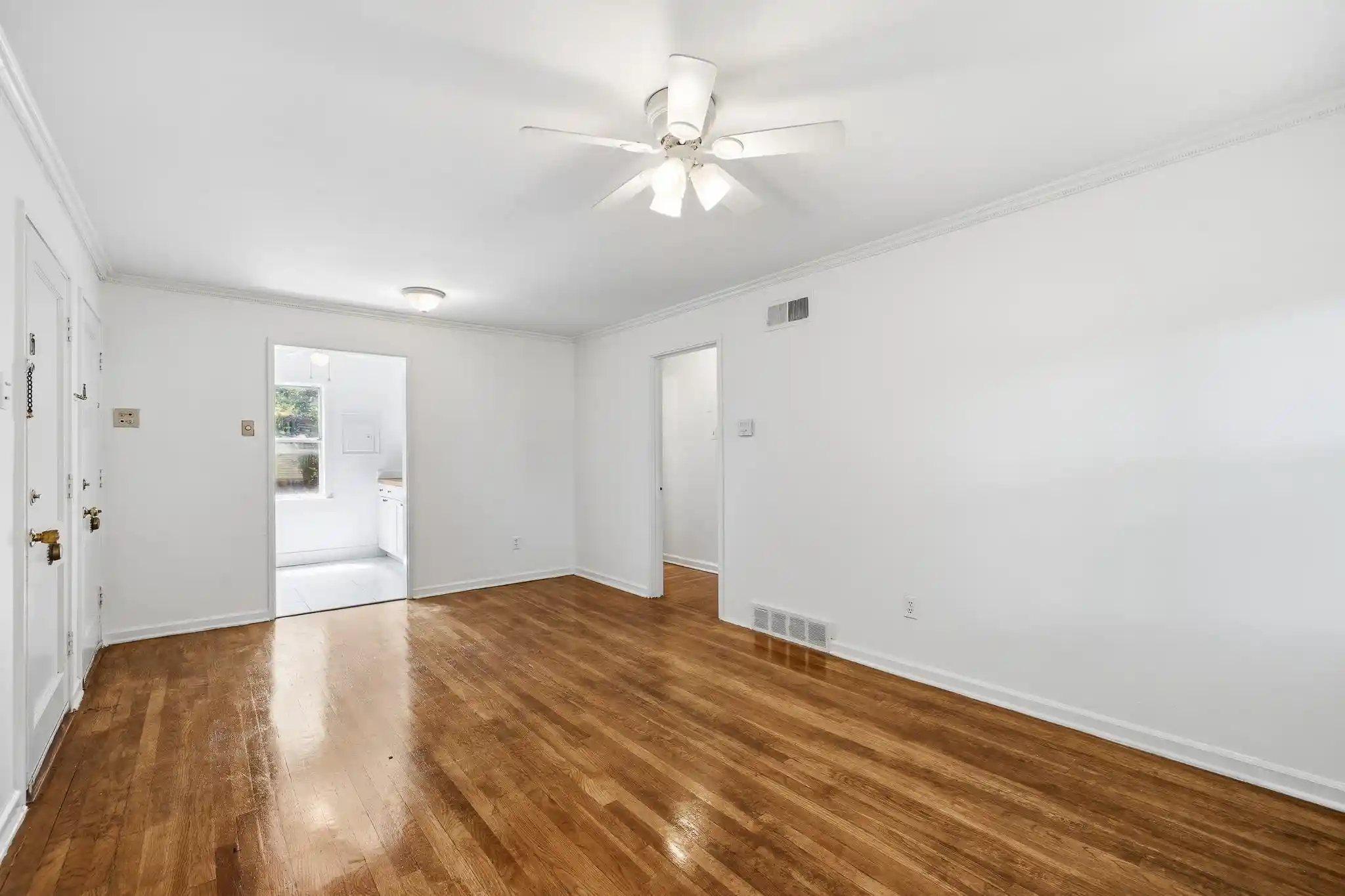 Photo 3 of Townhouse for sale at 2997 Walnut Grv Rd #3, Memphis, TN 38111 | MLS# 10219521 | Listing updated on 2026-06-22