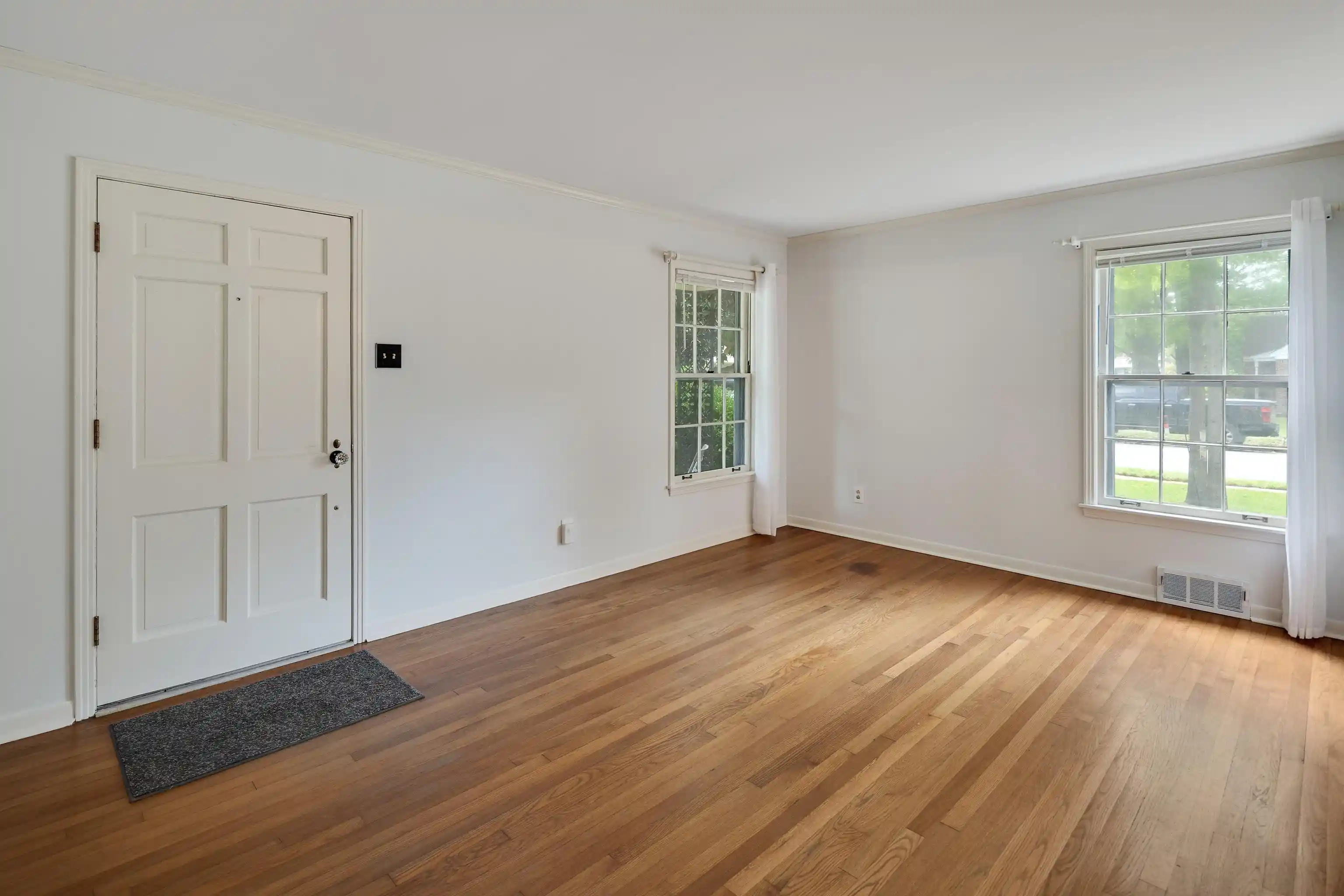 Photo 3 of Single family home for sale at 5250 Sequoia Ave, Memphis, TN 38120 | MLS# 10219659 | Listing updated on 2026-07-30
