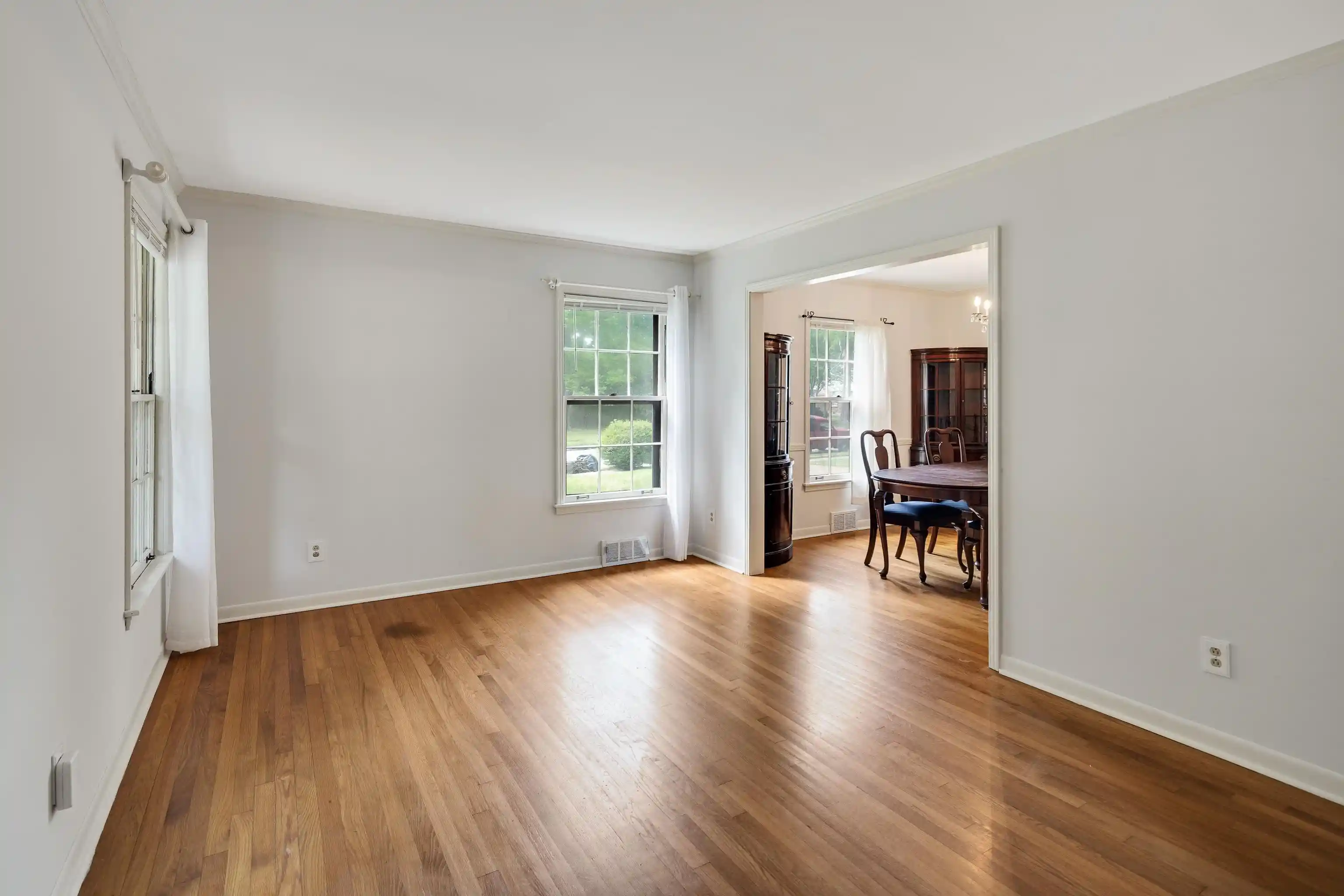 Photo 3 of Single family home for sale at 5250 Sequoia Ave, Memphis, TN 38120 | MLS# 10219659 | Listing updated on 2026-10-23