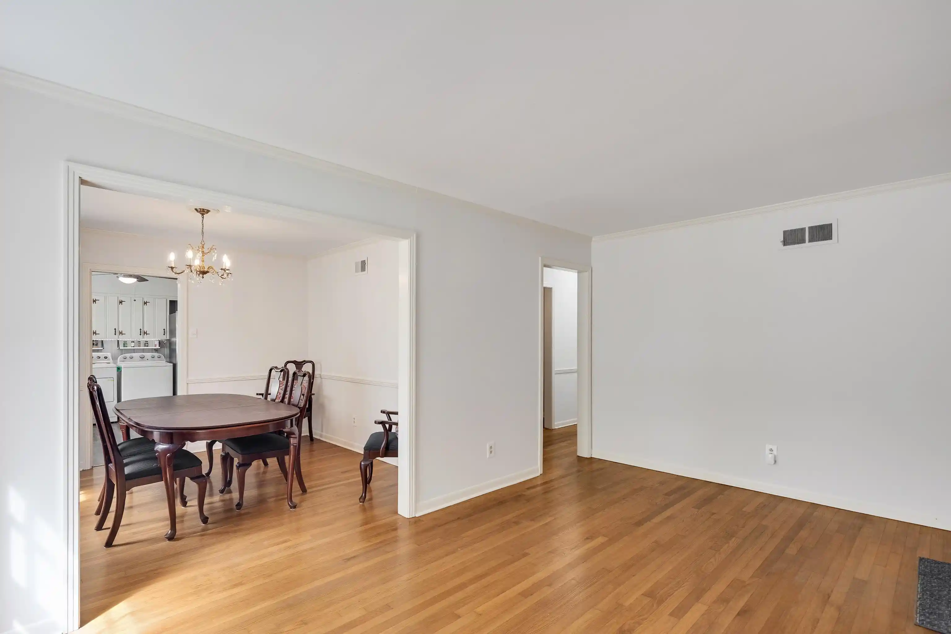 Photo 4 of Single family home for sale at 5250 Sequoia Ave, Memphis, TN 38120 | MLS# 10219659 | Listing updated on 2026-10-23