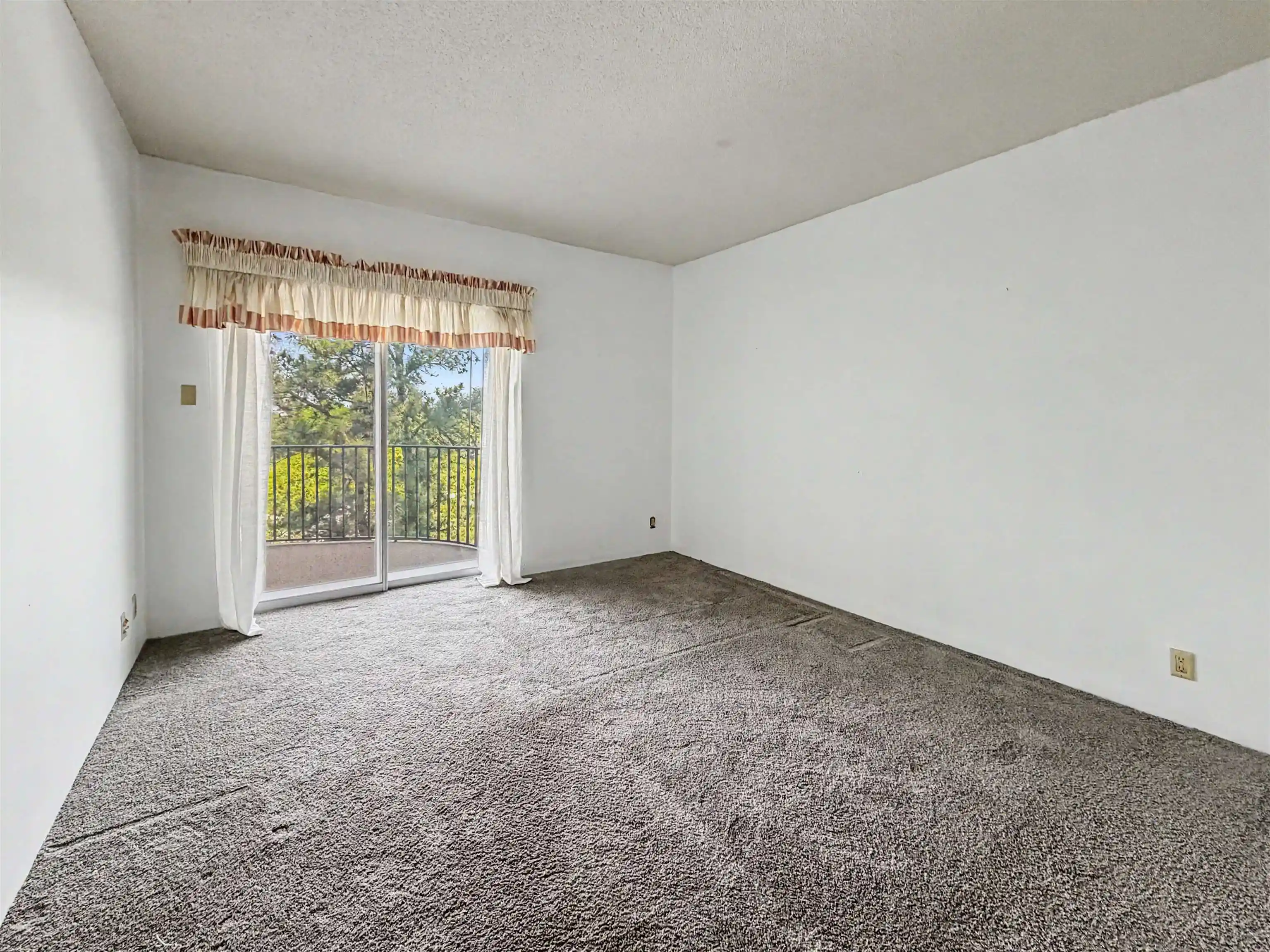 Photo 3 of Sale Pending at 475 N Highland St #7J, Memphis, TN 38122 | MLS# 10219783 | Listing updated on 2026-08-21