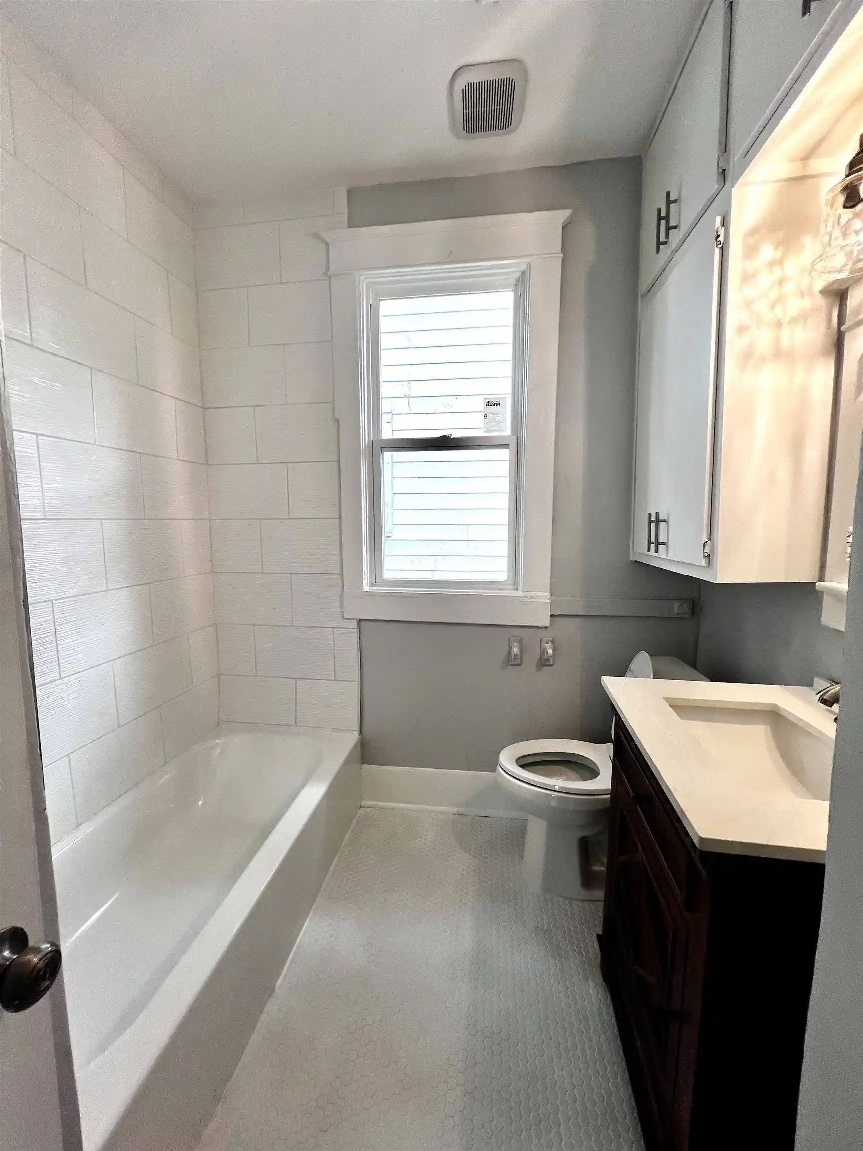 Photo 2 of Single family home for sale at 1052 Faxon Ave, Memphis, TN 38105 | MLS# 10219815 | Listing updated on 2026-04-22