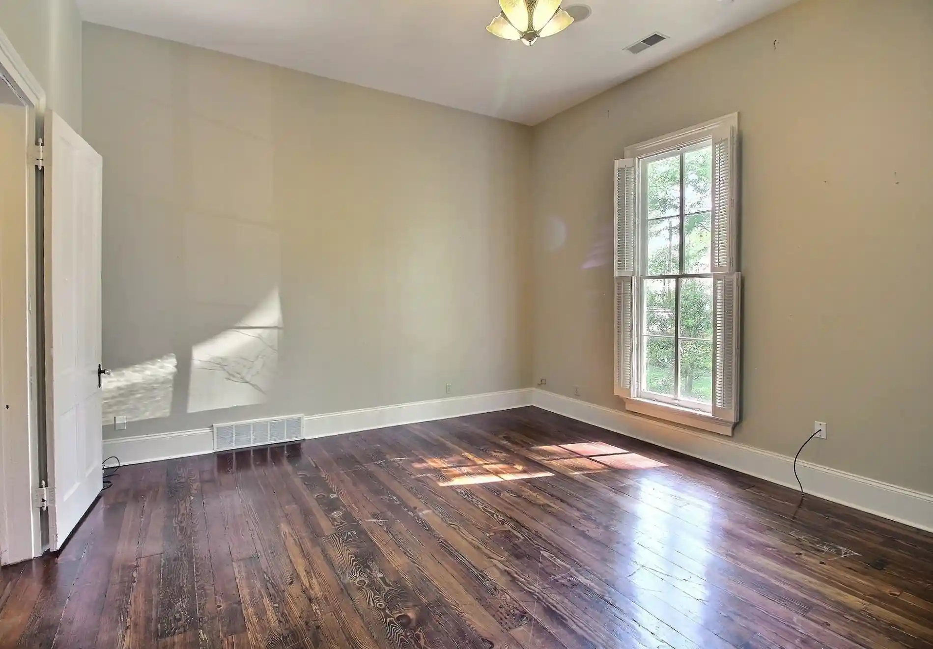 Homes for sale in Collierville, TN | 348 N Rowlett St, Collierville, TN 38017 | MLS# 10219928