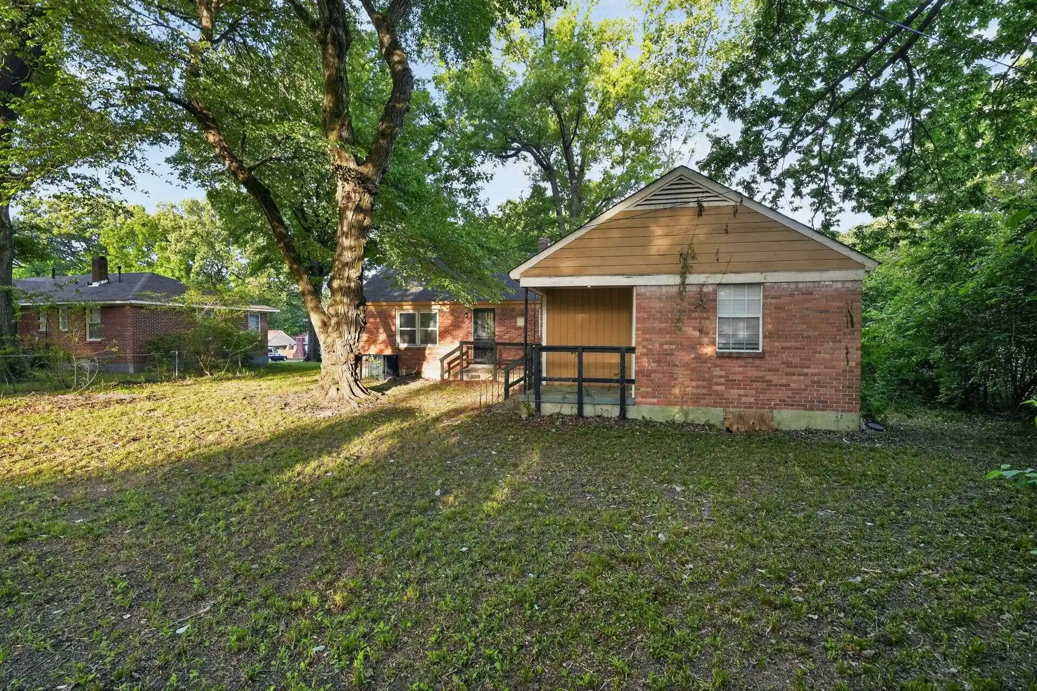 Photo 3 of Sale Pending at 4960 Loch Lomond Dr, Memphis, TN 38116 | MLS# 10219968 | Listing updated on 2026-09-15