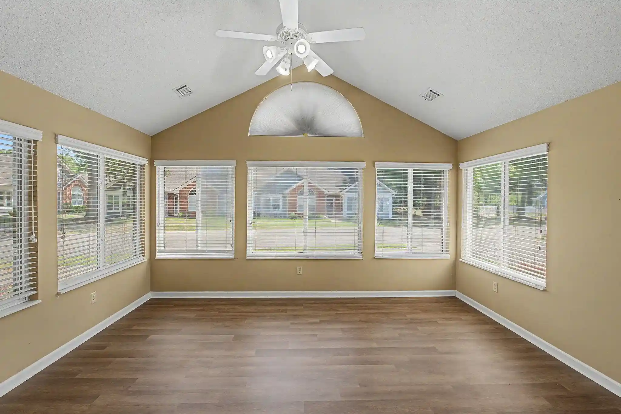 Homes for sale in Collierville, TN | 269 Oak Clb Ln, Collierville, TN 38017