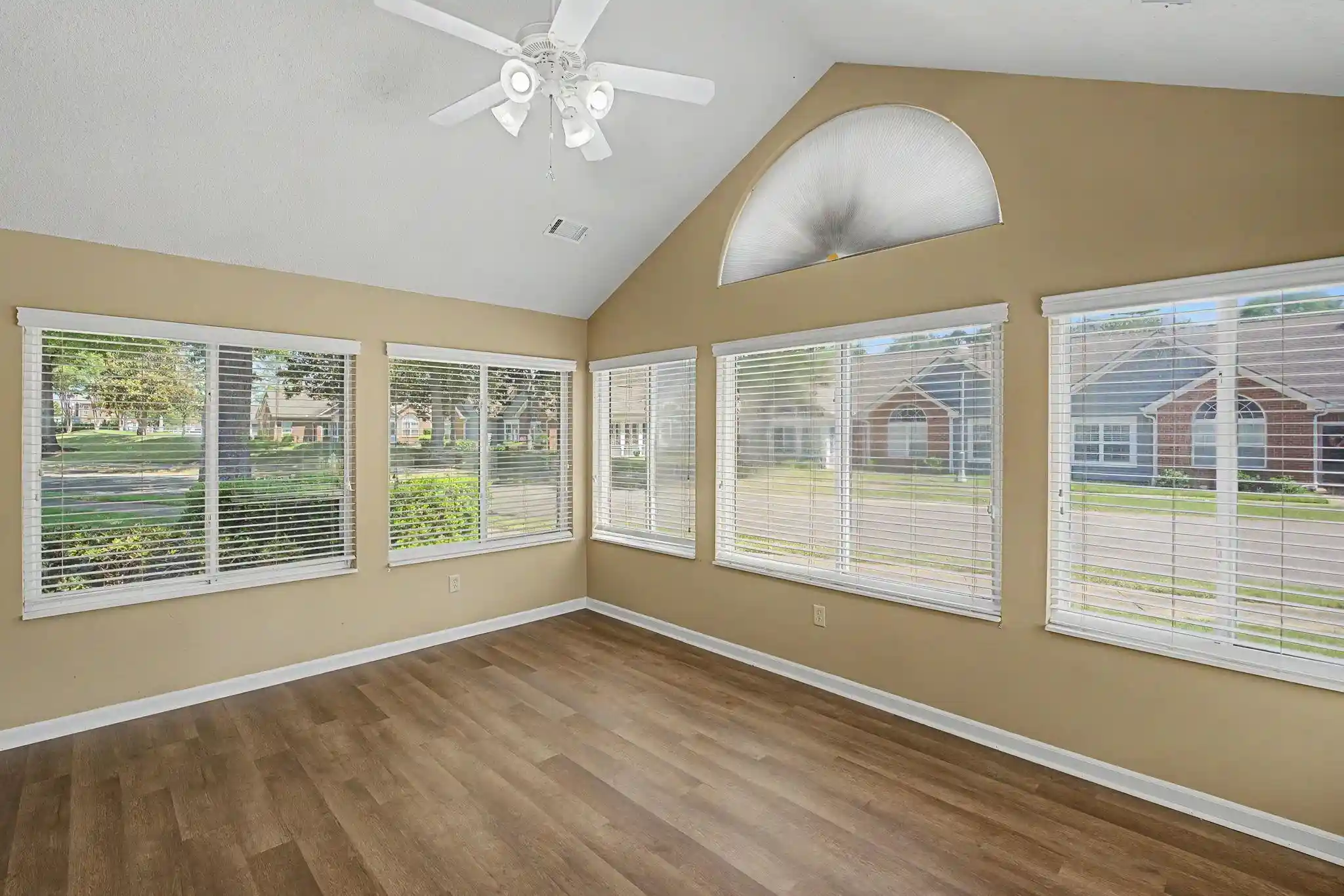 Homes for sale in Collierville, TN | 269 Oak Clb Ln, Collierville, TN 38017