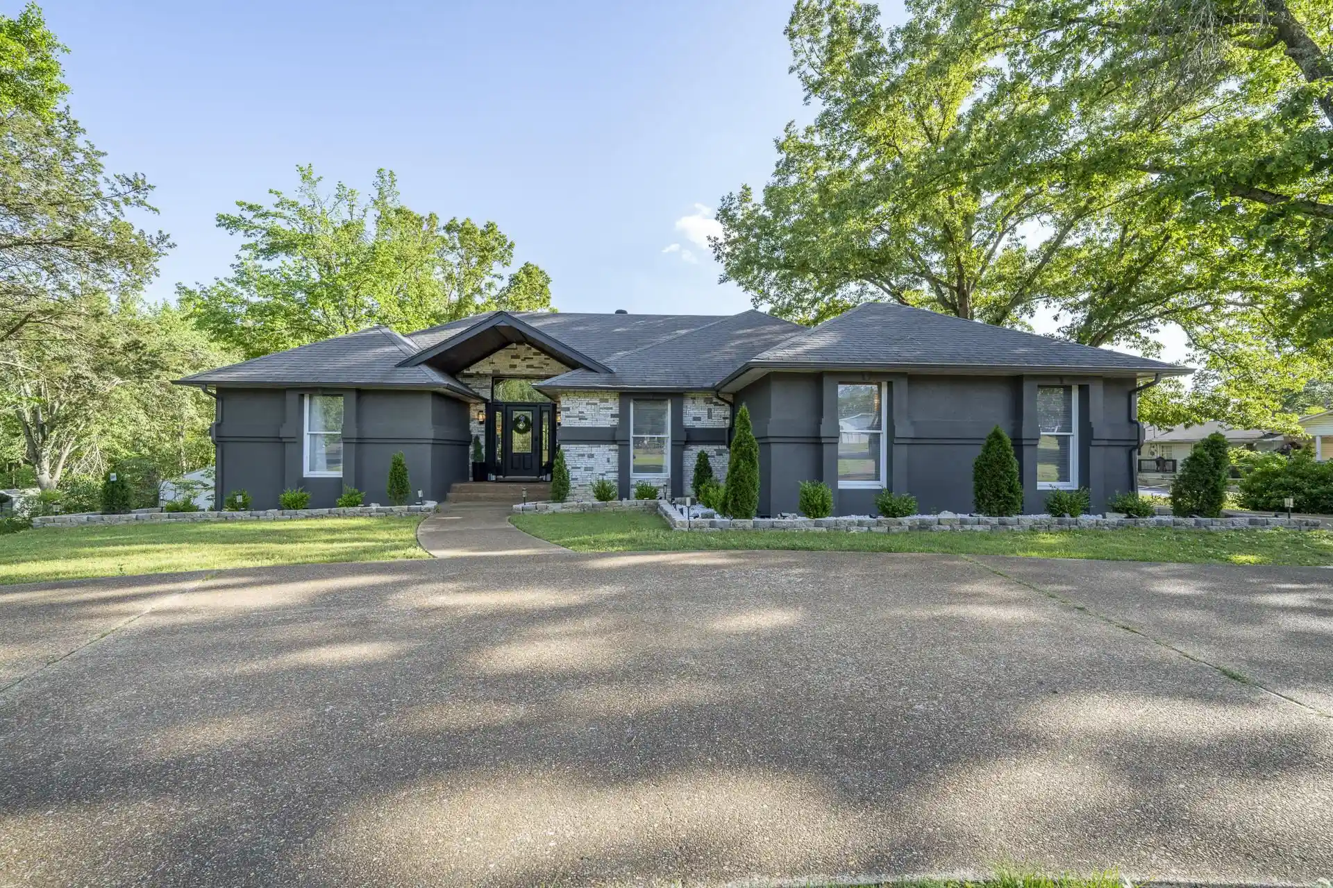 1st image of 195 Yeiser Dr, Savannah, TN 38372 | MLS# 10220222