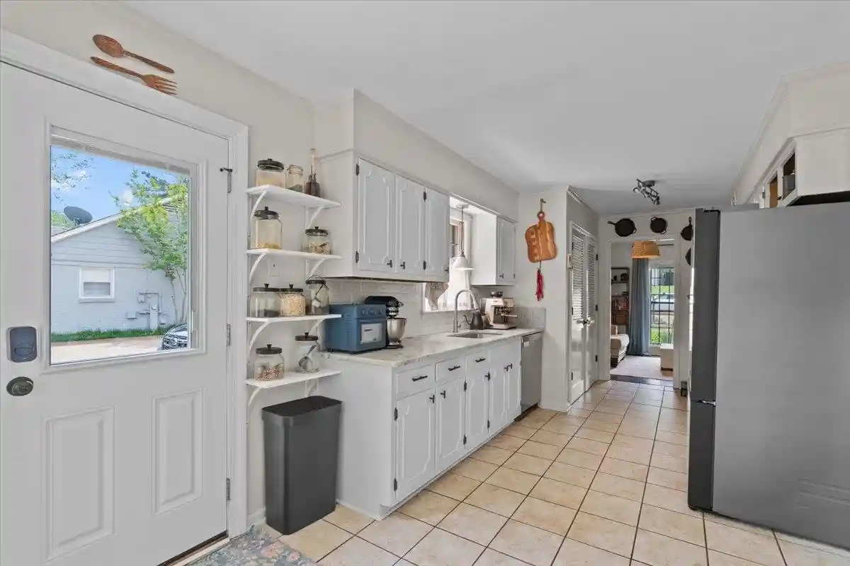 3rd image of 1674 Brierbrook Rd, Germantown, TN 38138 | MLS# 10220485