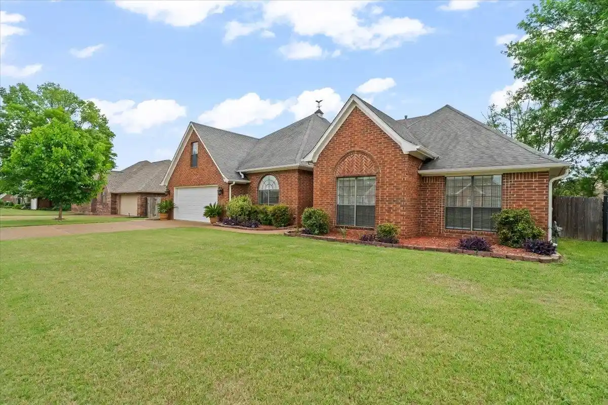 Homes for sale in Collierville, TN | 1320 Wolf Lair Dr, Collierville, TN 38017 | MLS# 10220545