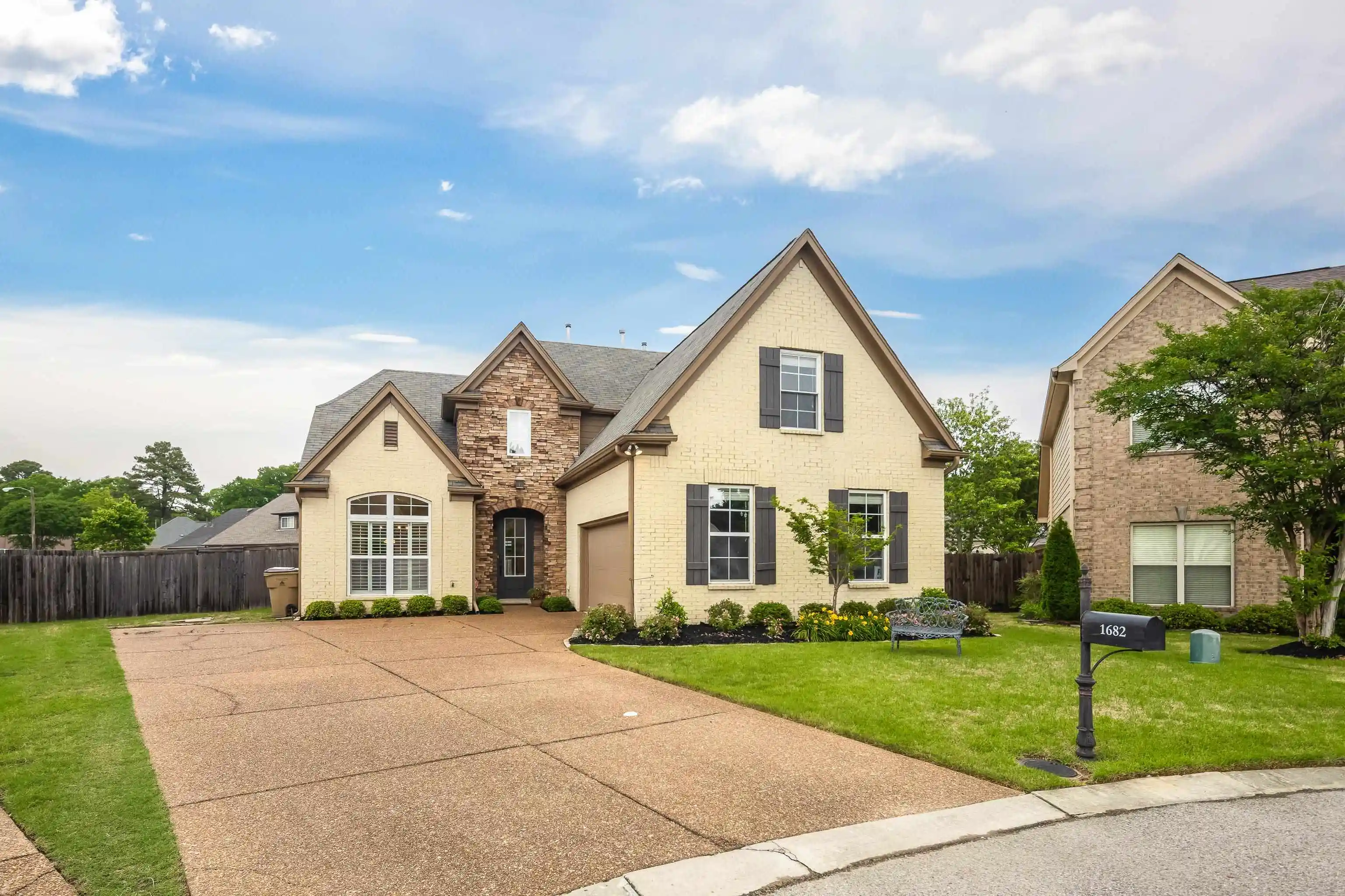 1st image of 1682 Newton Oak Cv, Memphis, TN 38117 | MLS# 10220582