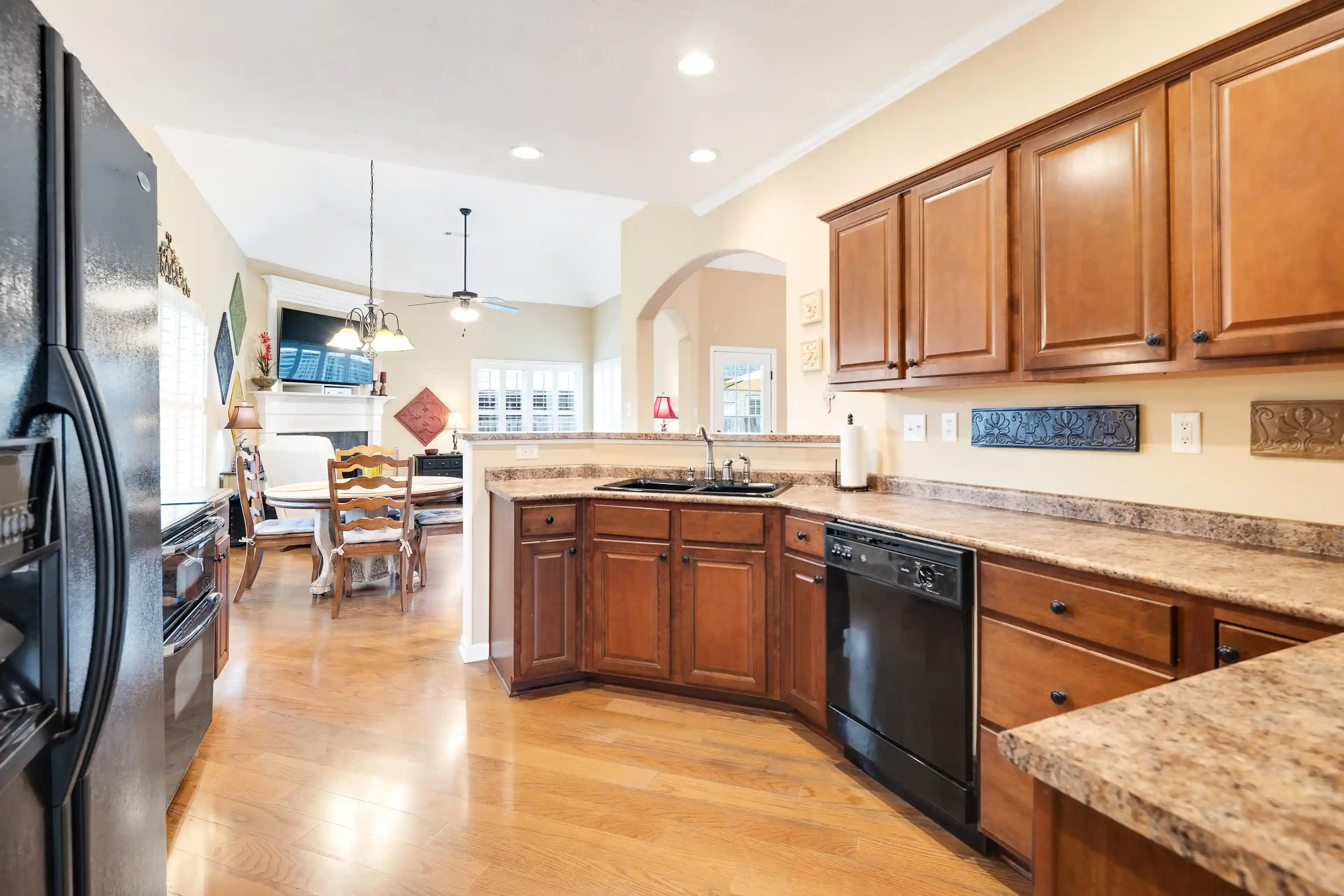 3rd image of 1682 Newton Oak Cv, Memphis, TN 38117 | MLS# 10220582
