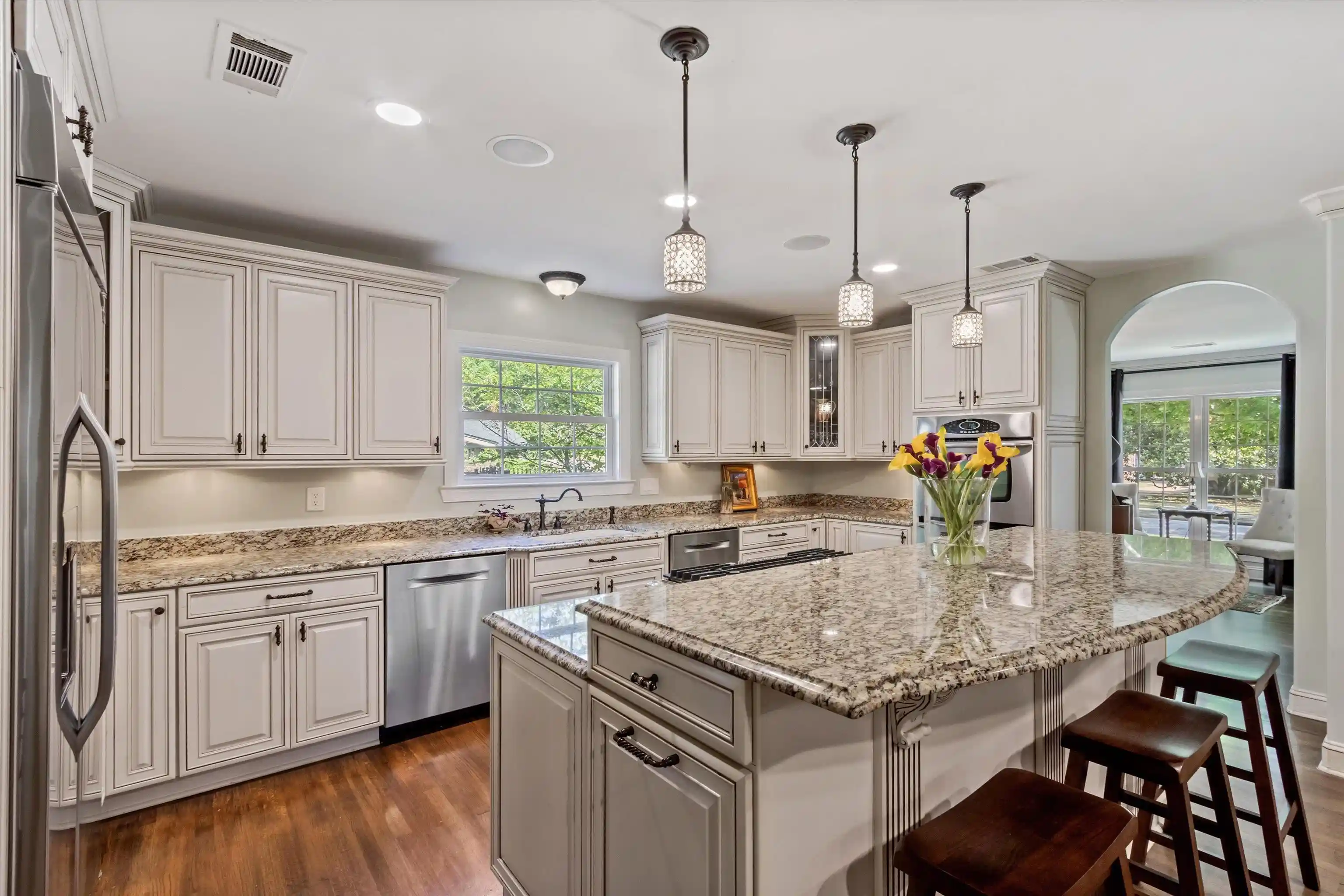 Photo 3 of Sale Pending at 5302 S Angela Ln, Memphis, TN 38120 | MLS# 10220583 | Listing updated on 2026-09-09