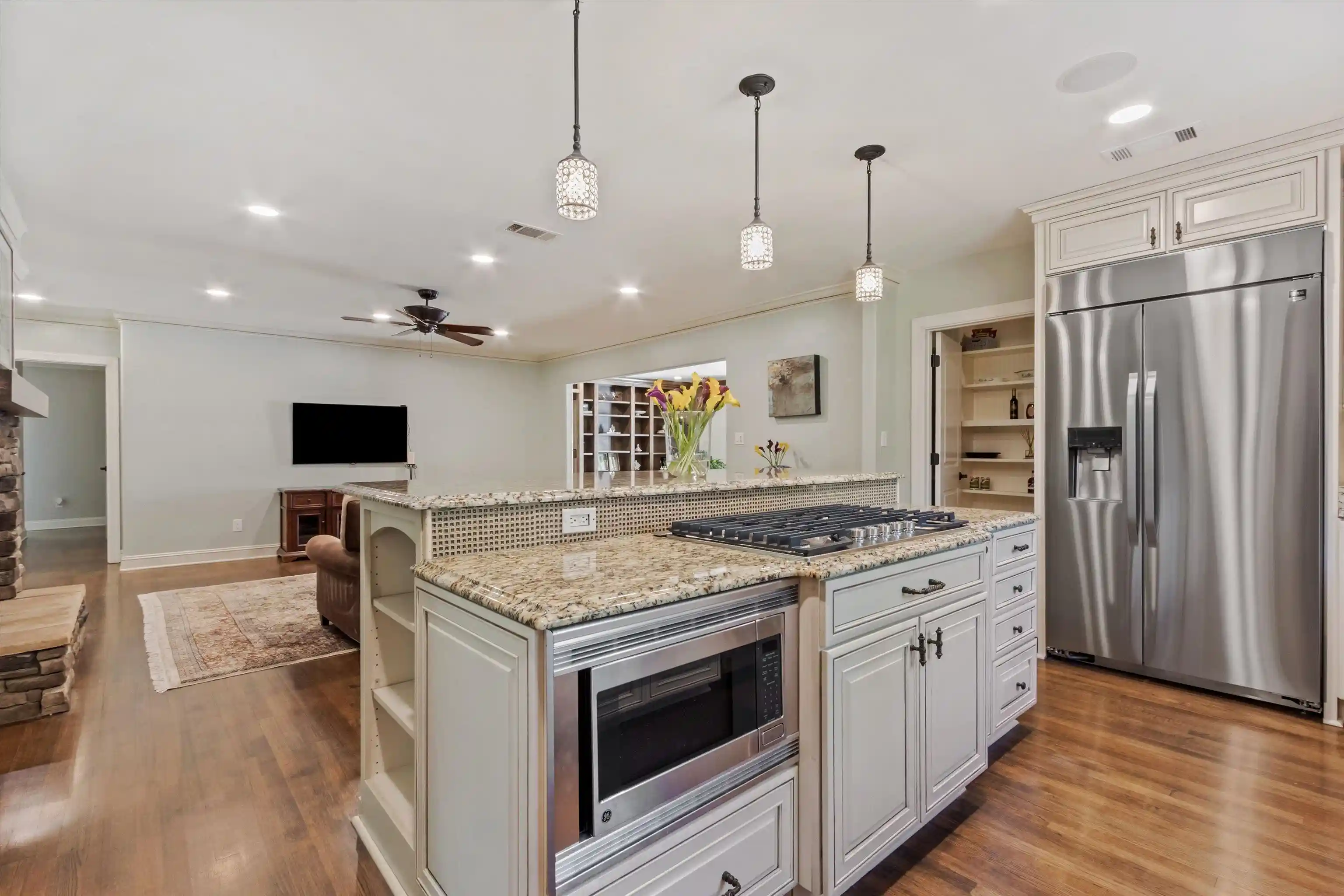 Photo 3 of Sale Pending at 5302 S Angela Ln, Memphis, TN 38120 | MLS# 10220583 | Listing updated on 2026-09-09