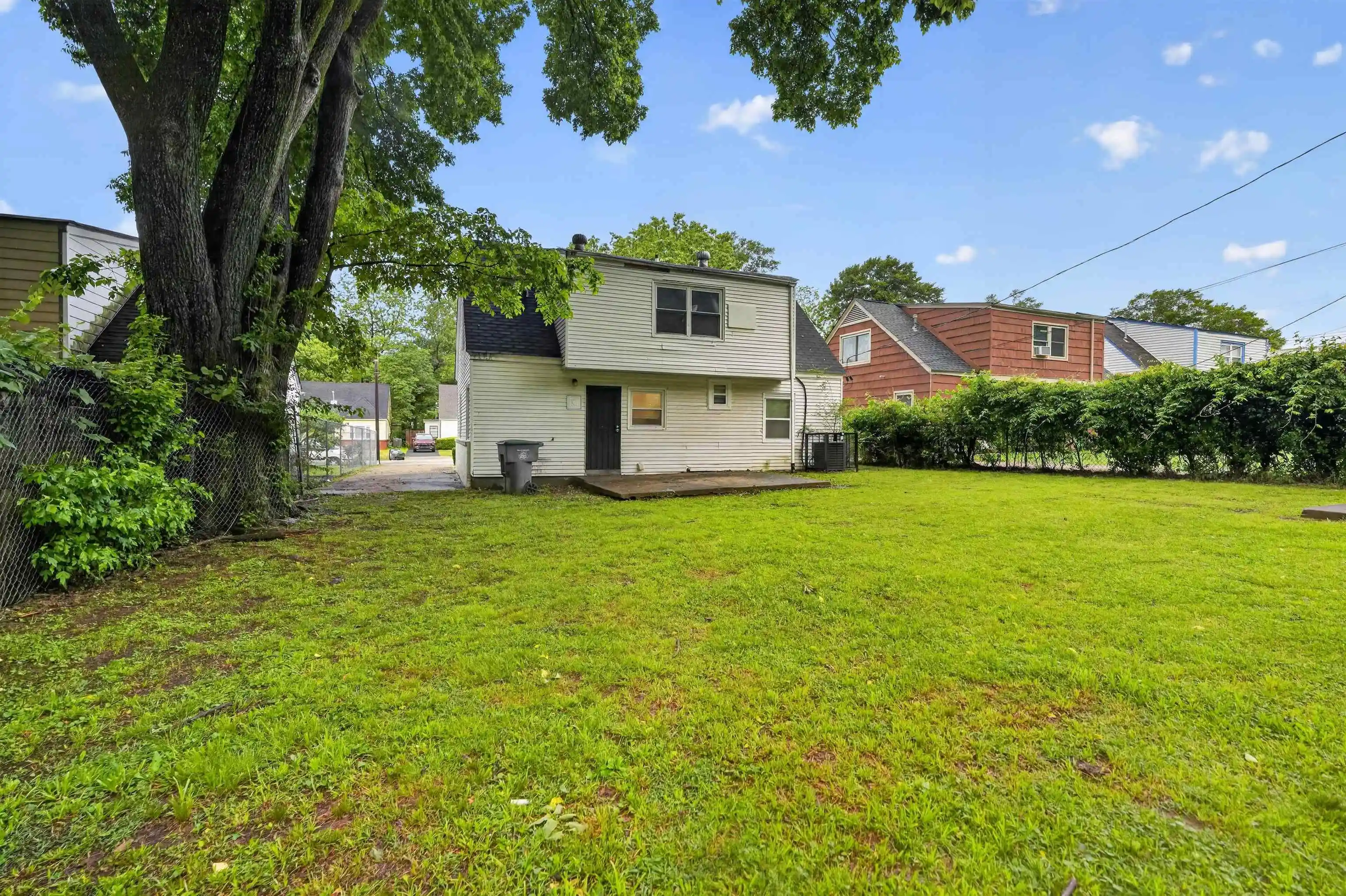 Photo 3 of Single family home for sale at 1300 Tyne St, Memphis, TN 38111 | MLS# 10220624 | Listing updated on 2026-09-09
