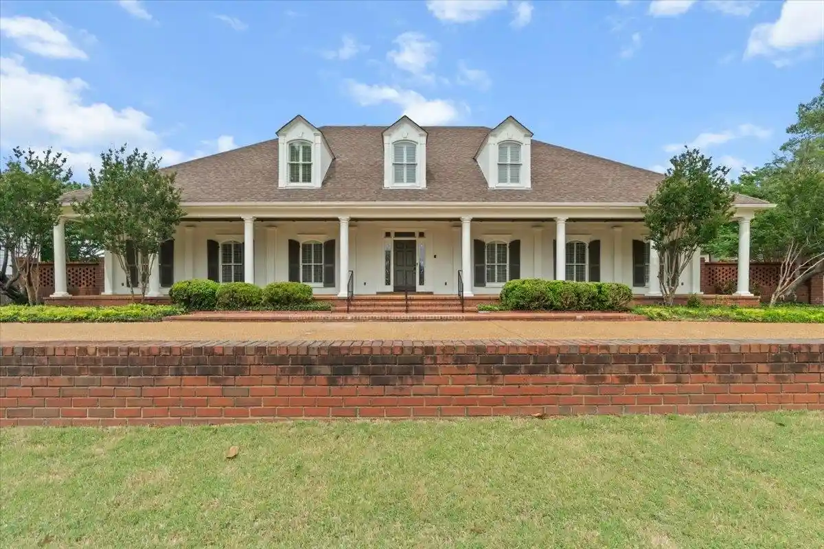 1st image of 8778 Poplar Pike Dr, Germantown, TN 38138 | MLS# 10220631