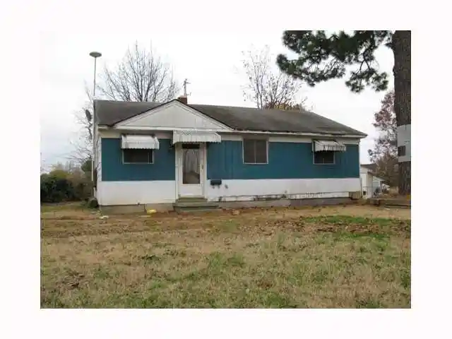 Single family home for sale at 293 Carbon Rd, Memphis, TN 38109 | MLS# 10220638
