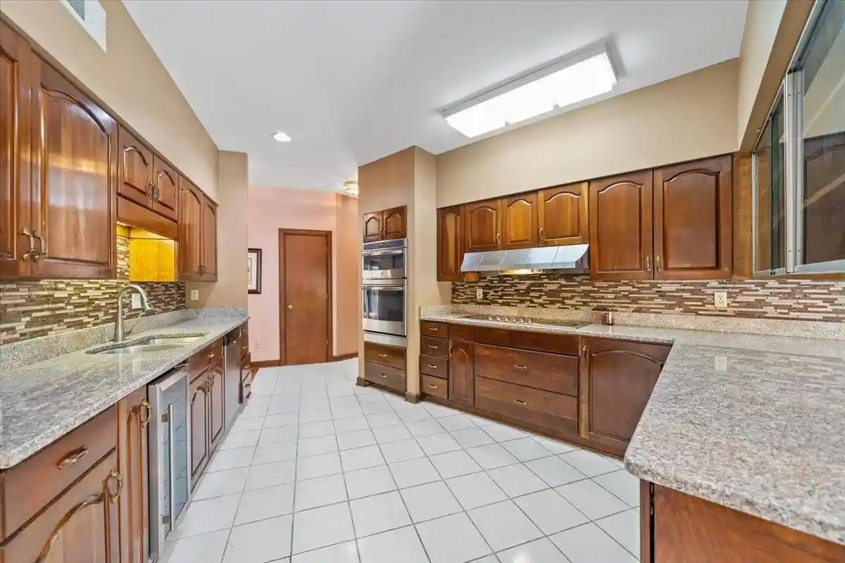 Photo 4 of Single family home for sale at 5992 Manor Cv, Memphis, TN 38120 | MLS# 10220862 | Listing updated on 2026-10-19