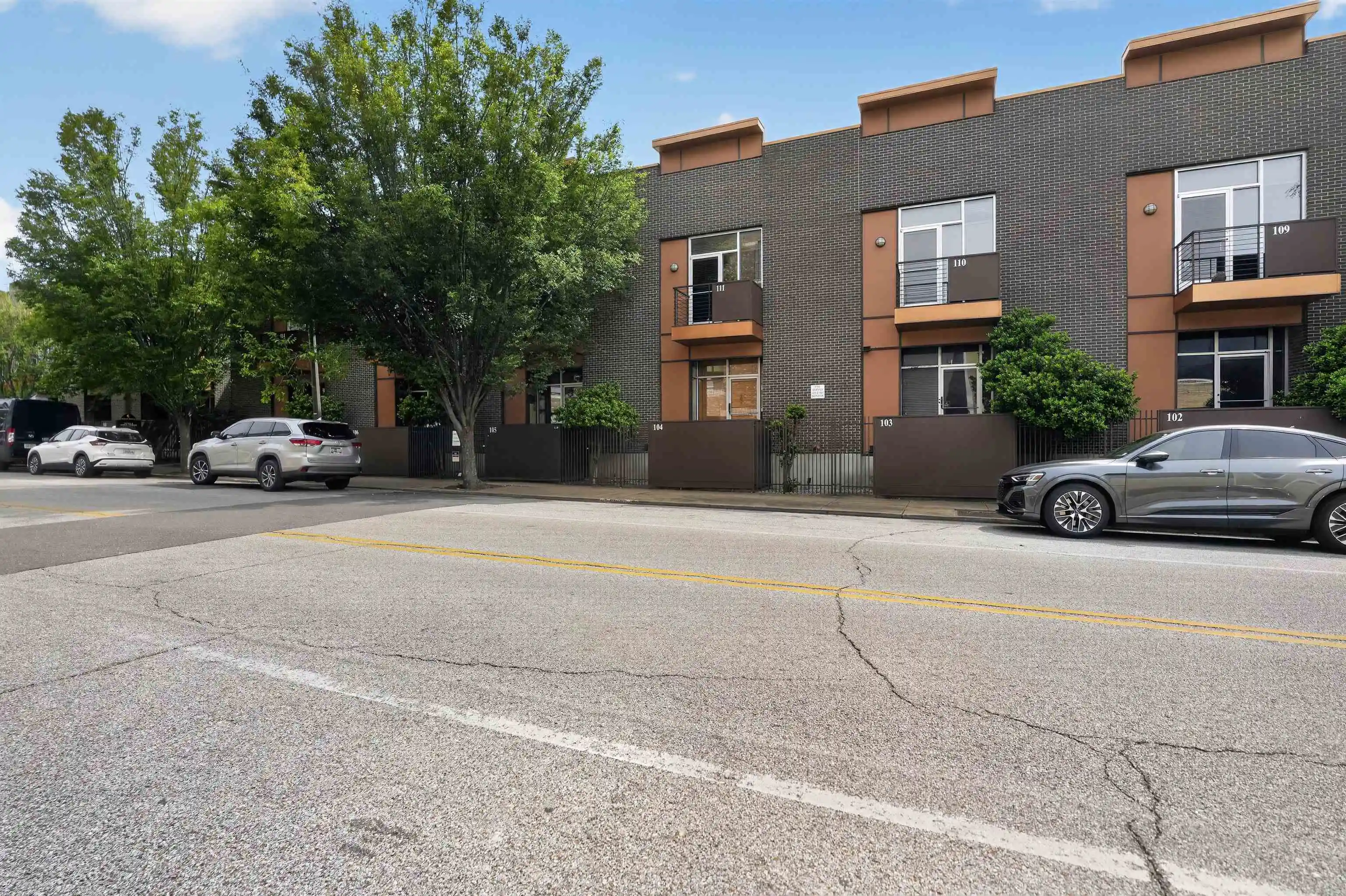 1st image of 437 Monroe Ave #111, Memphis, TN 38103 | MLS# 10220975